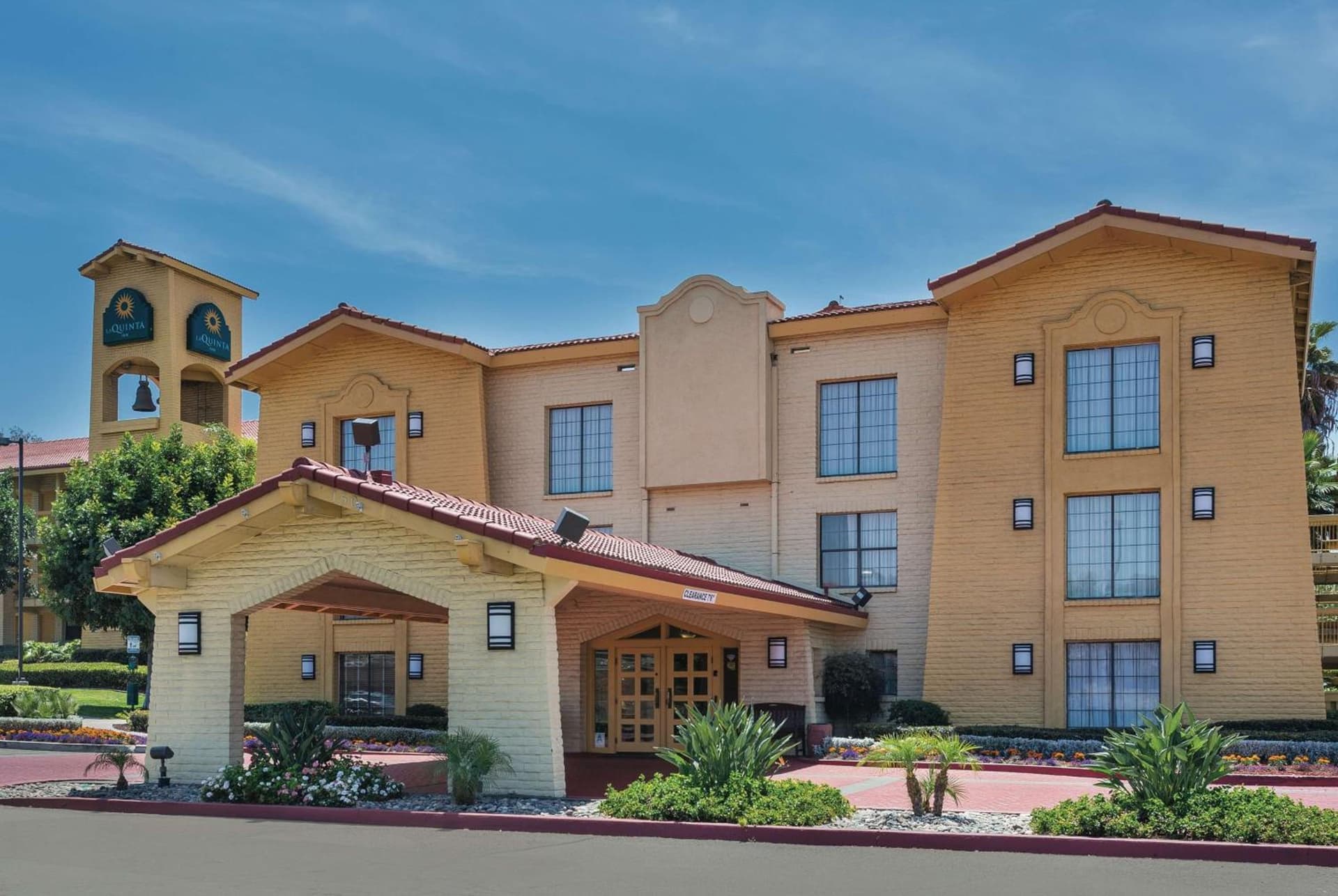 La Quinta Inn by Wyndham San Diego Chula Vista interior in Chula Vista, CA — gallery photo 2