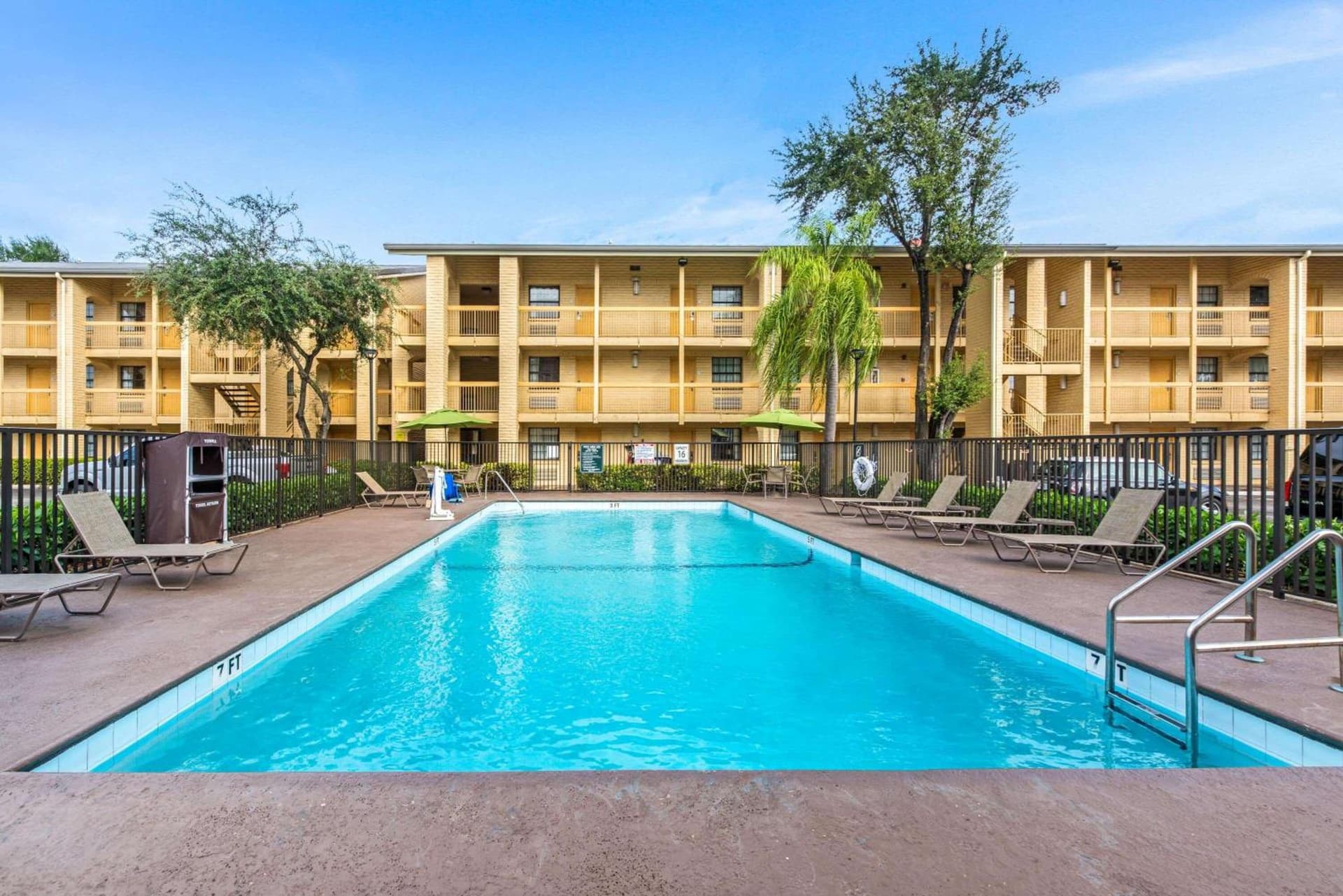 La Quinta Inn by Wyndham Miami Airport North gallery photo in Miami, FL — image 13