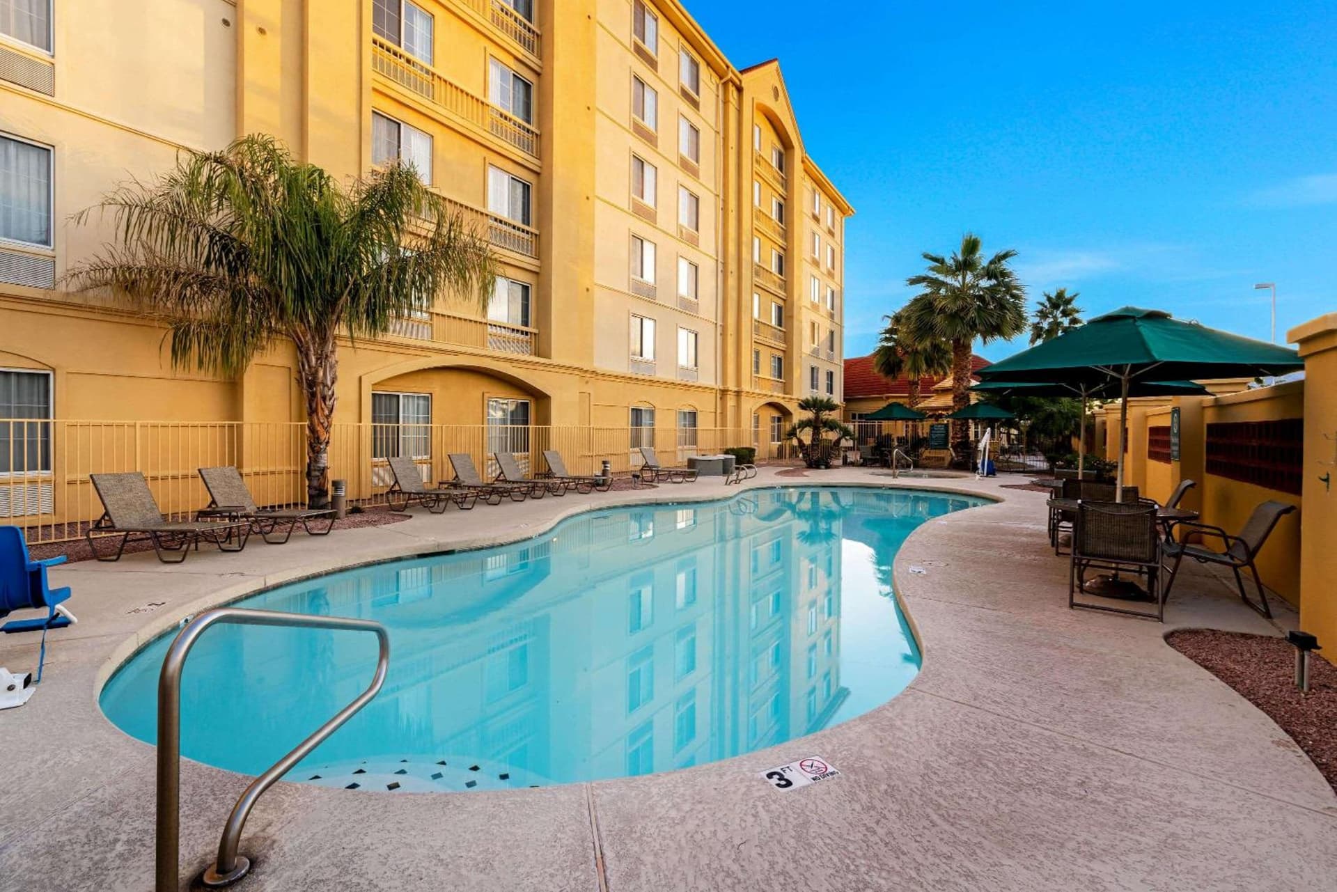 La Quinta Inn & Suites by Wyndham Mesa Superstition Springs gallery photo in Mesa, AZ — image 30