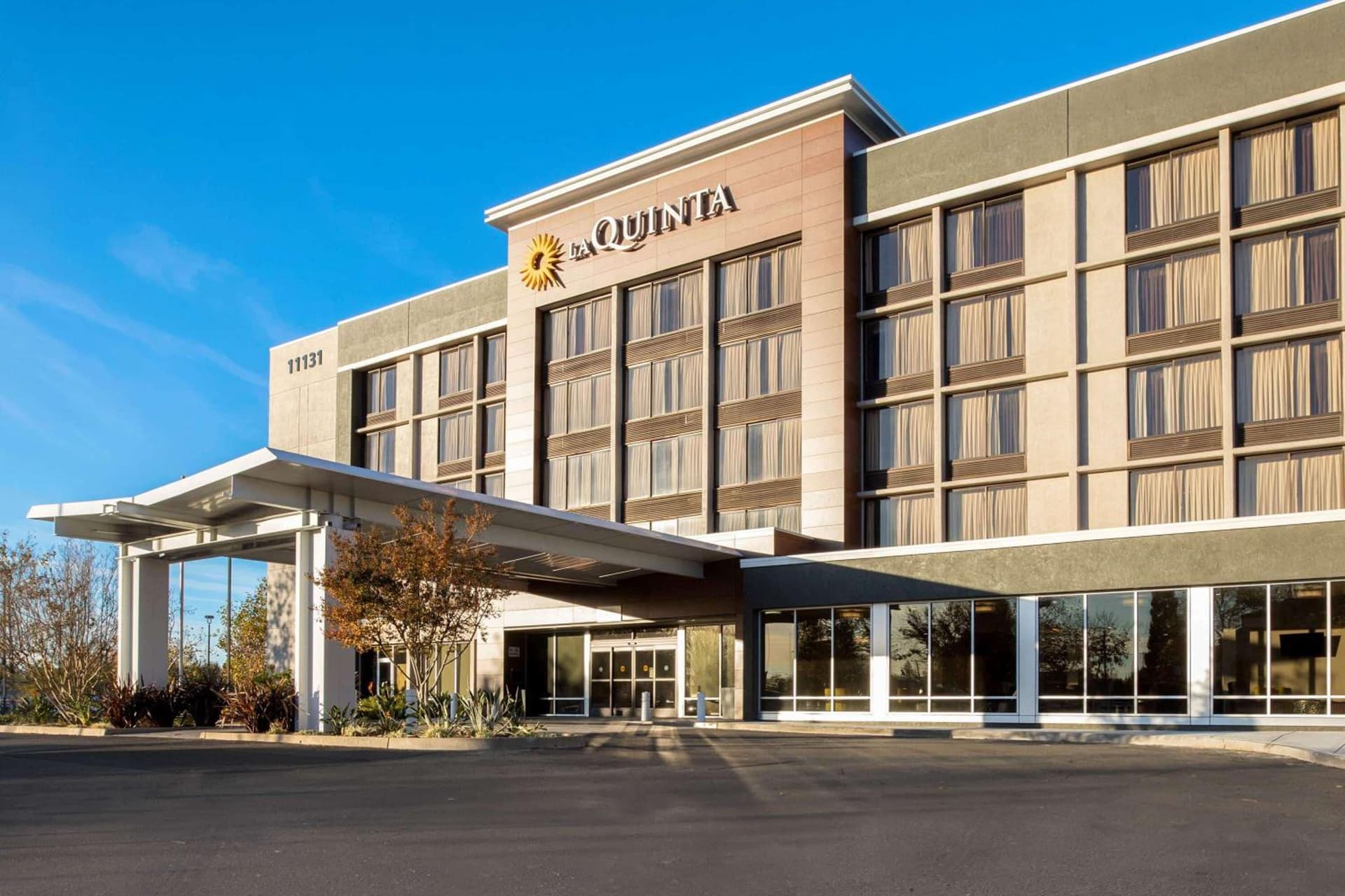 La Quinta by Wyndham Rancho Cordova Sacramento featured exterior or lobby in Rancho Cordova, CA — similar hotel