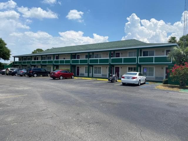 Inn On The Green Florida gallery photo in Tavares, FL — image 31
