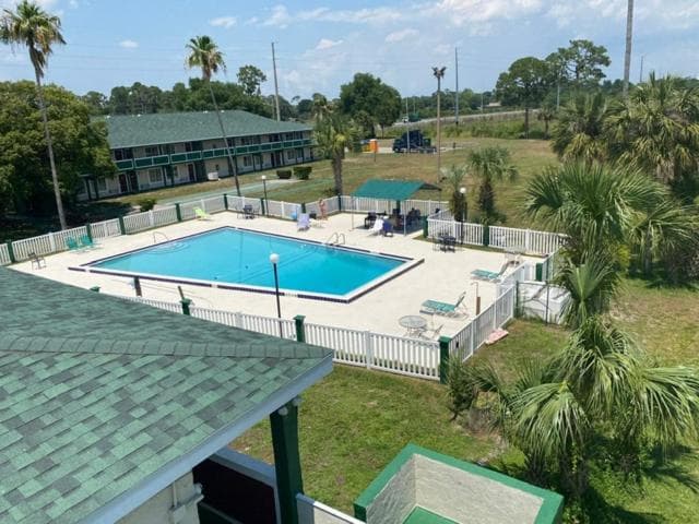 Inn On The Green Florida gallery photo in Tavares, FL — image 23