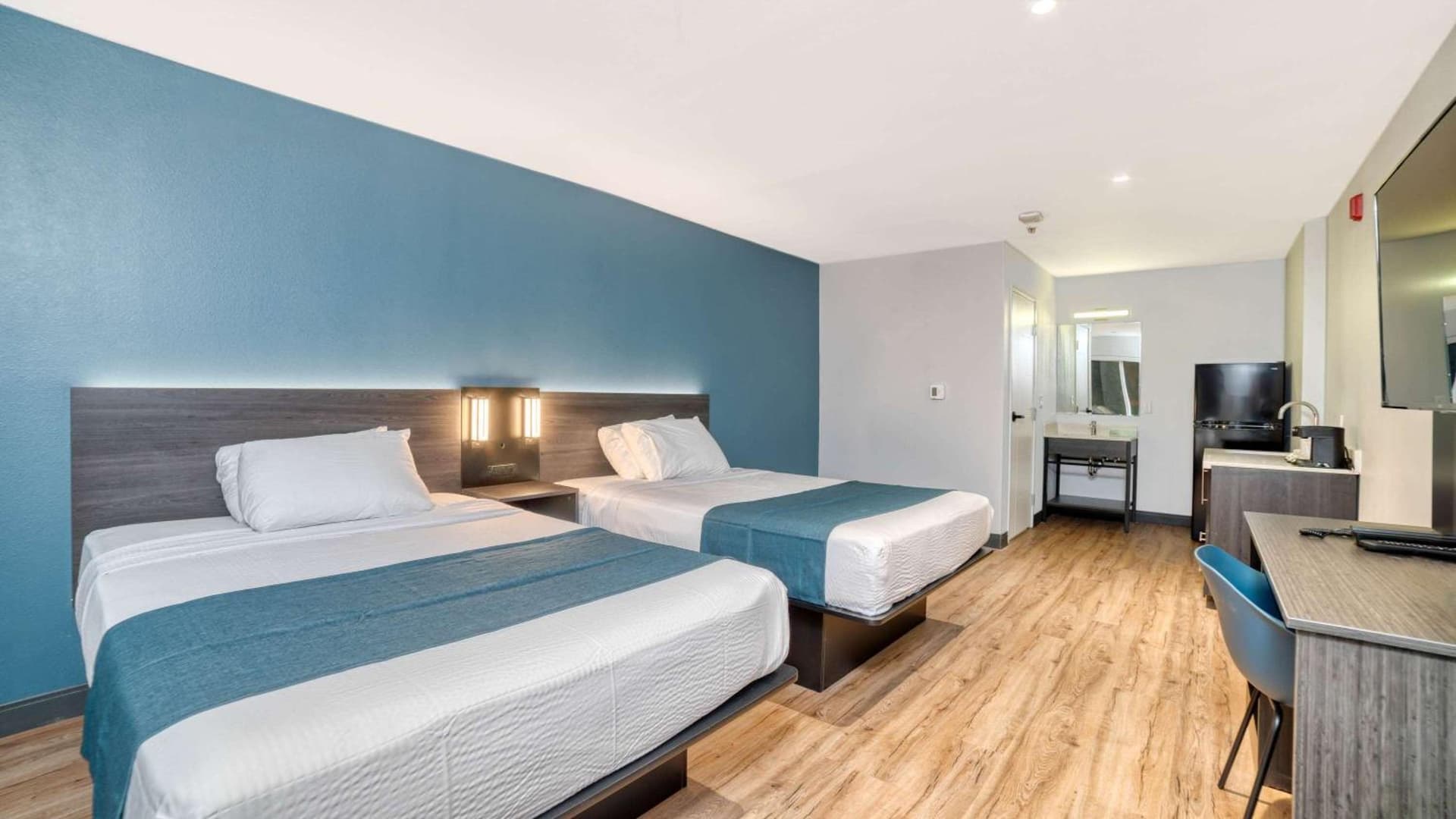 Studio 6 Suites Stockton, CA Waterfront interior in Stockton, CA — gallery photo 2