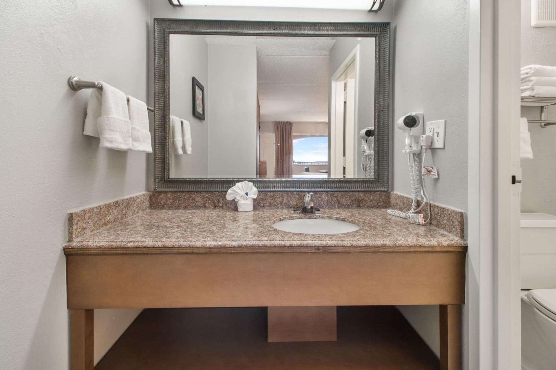 Beachfront Palms Resort Galveston, an Ascend Collection Hotel gallery photo in Galveston, TX — image 74
