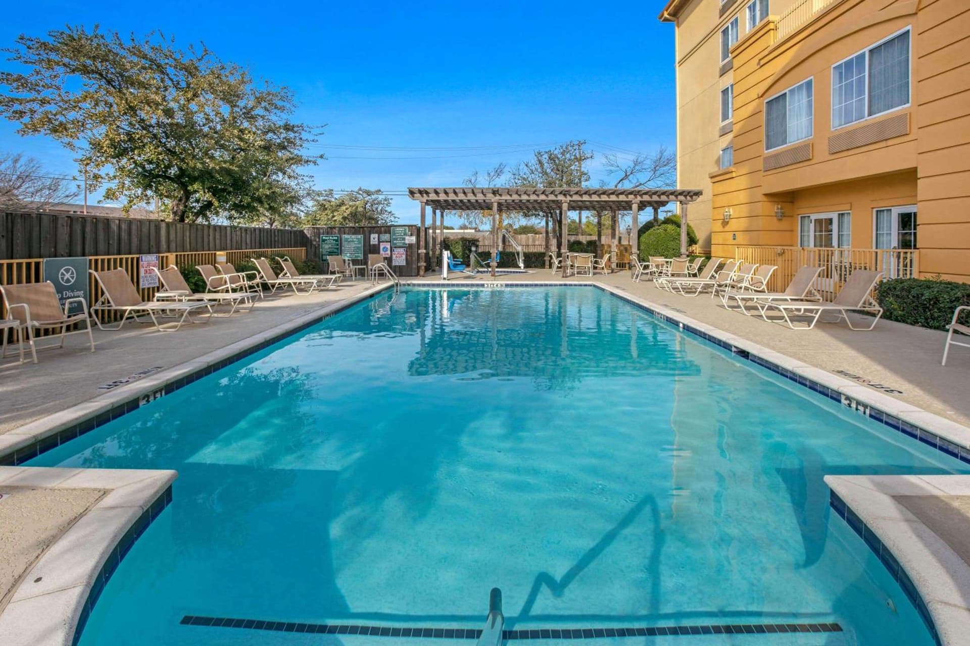 La Quinta by Wyndham DFW Airport South / Irving gallery photo in Irving, TX — image 16