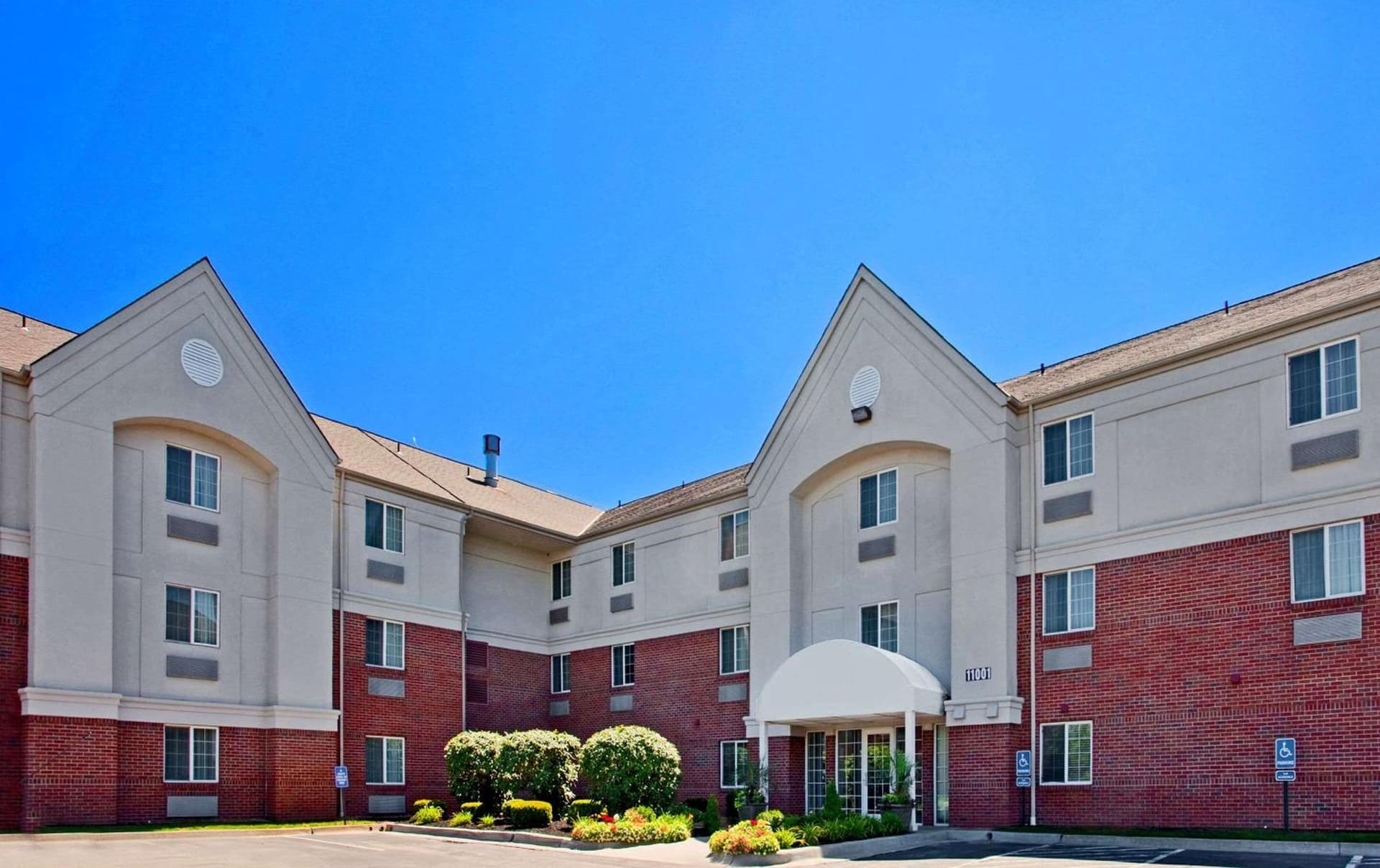 MainStay Suites- Kansas City Overland Park featured exterior or lobby in Overland Park, KS — similar hotel