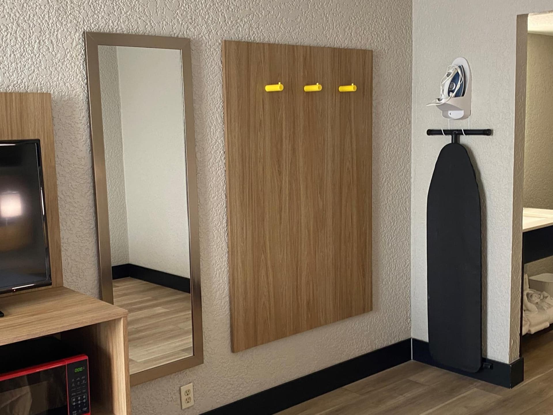 Days Inn & Suites by Wyndham Fort Pierce Midtown gallery photo in Fort Pierce, FL — image 53