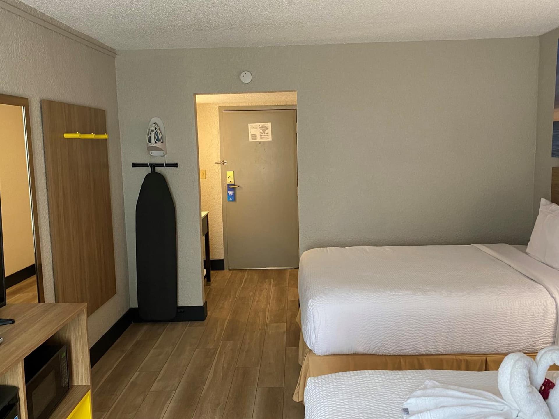 Days Inn & Suites by Wyndham Fort Pierce Midtown gallery photo in Fort Pierce, FL — image 12
