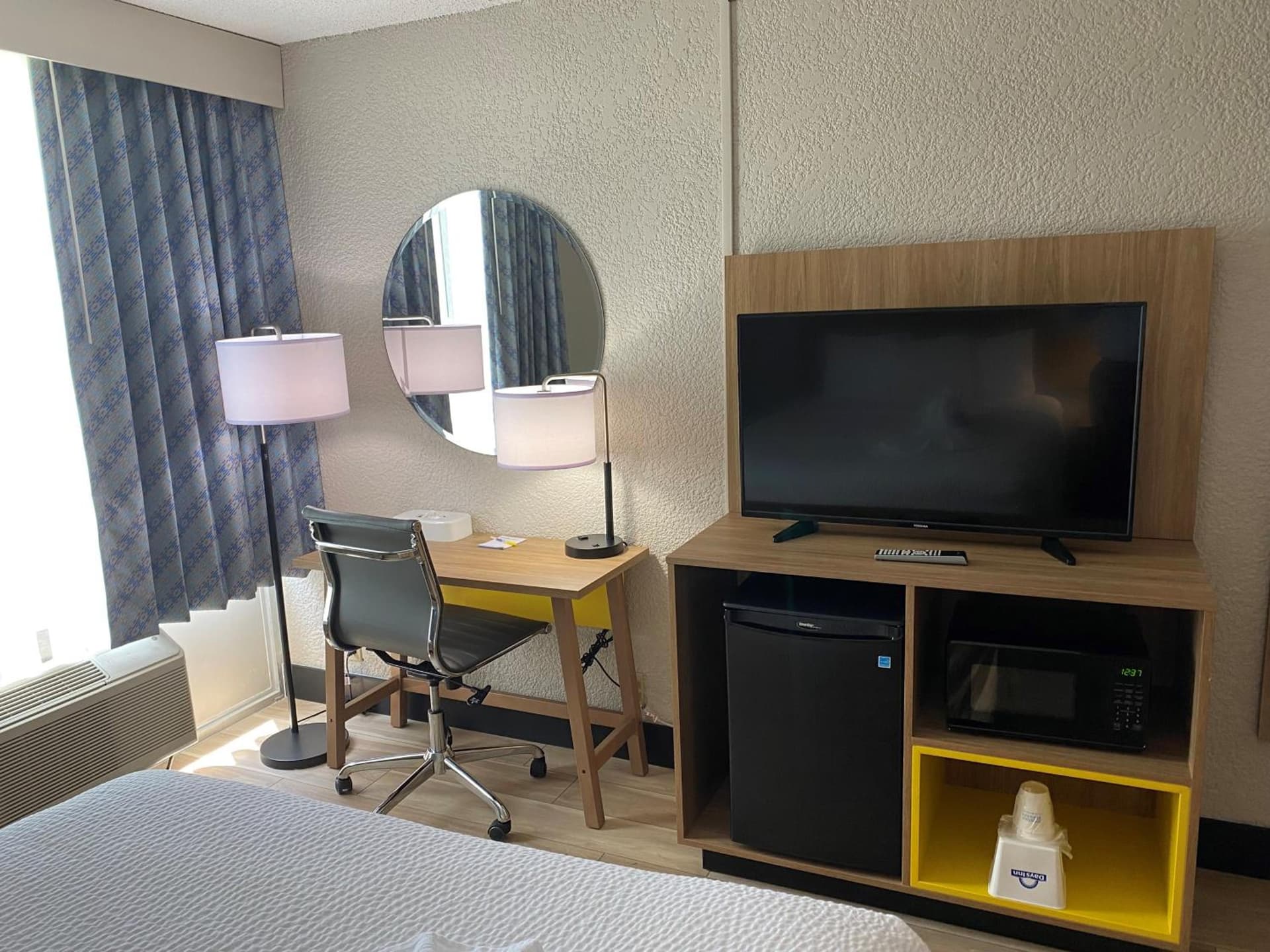 Days Inn & Suites by Wyndham Fort Pierce Midtown gallery photo in Fort Pierce, FL — image 8