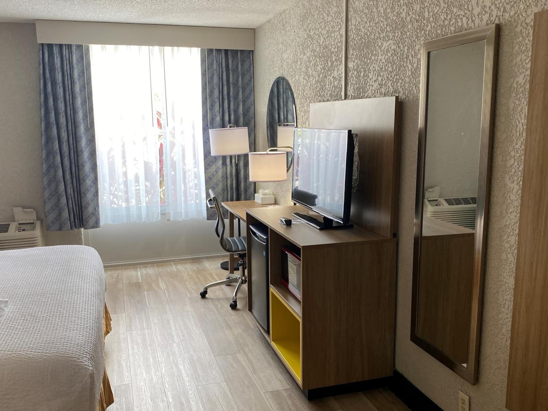 Days Inn & Suites by Wyndham Fort Pierce Midtown gallery photo in Fort Pierce, FL — image 40
