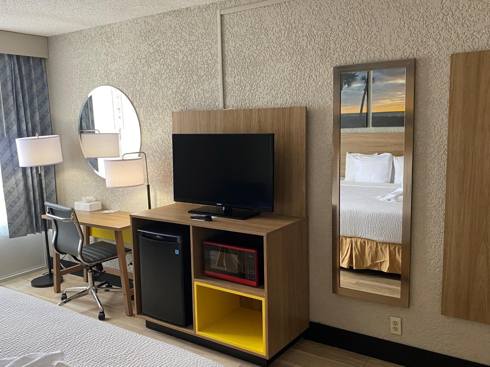 Days Inn & Suites by Wyndham Fort Pierce Midtown gallery photo in Fort Pierce, FL — image 41