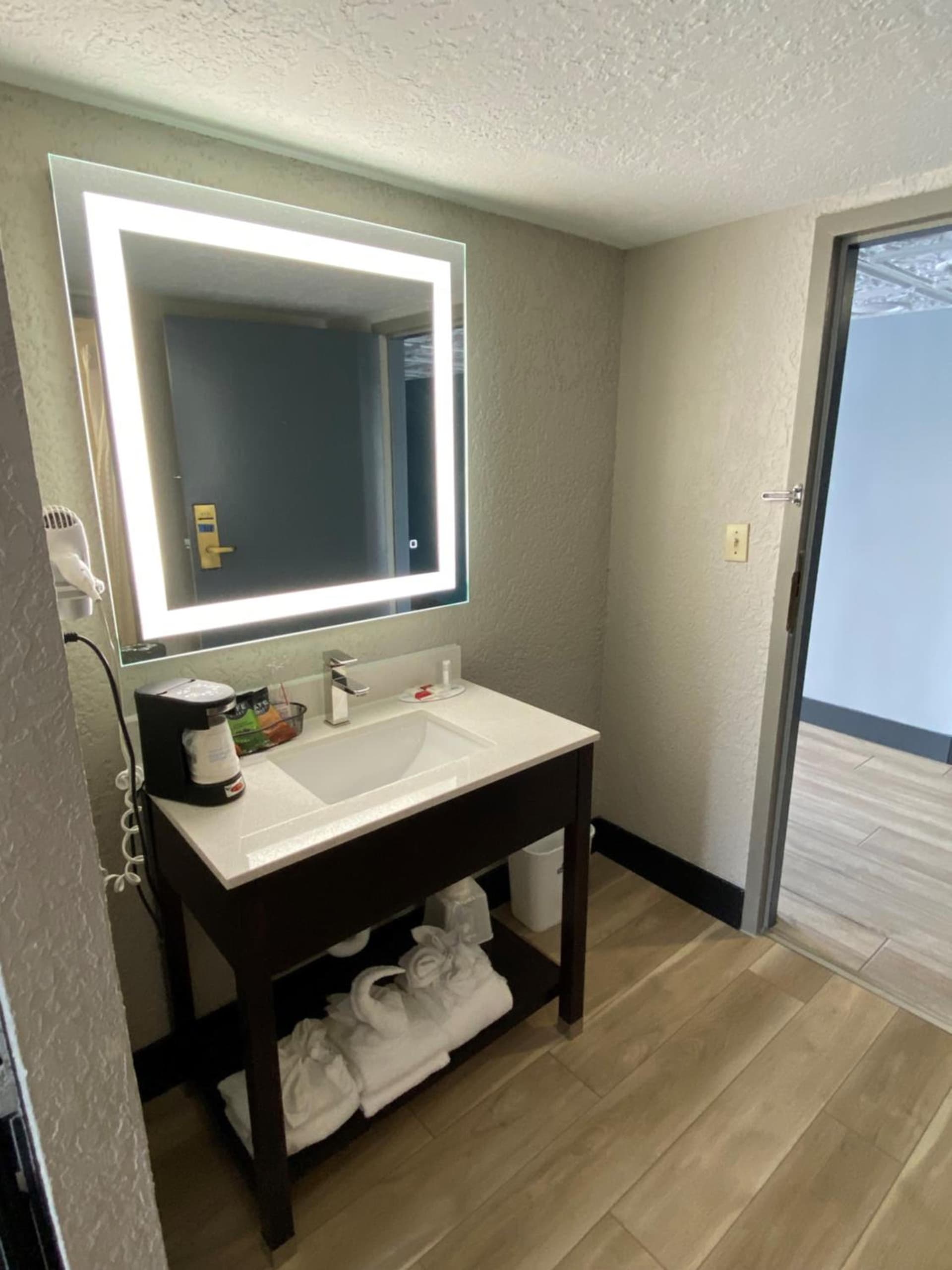 Days Inn & Suites by Wyndham Fort Pierce Midtown gallery photo in Fort Pierce, FL — image 28