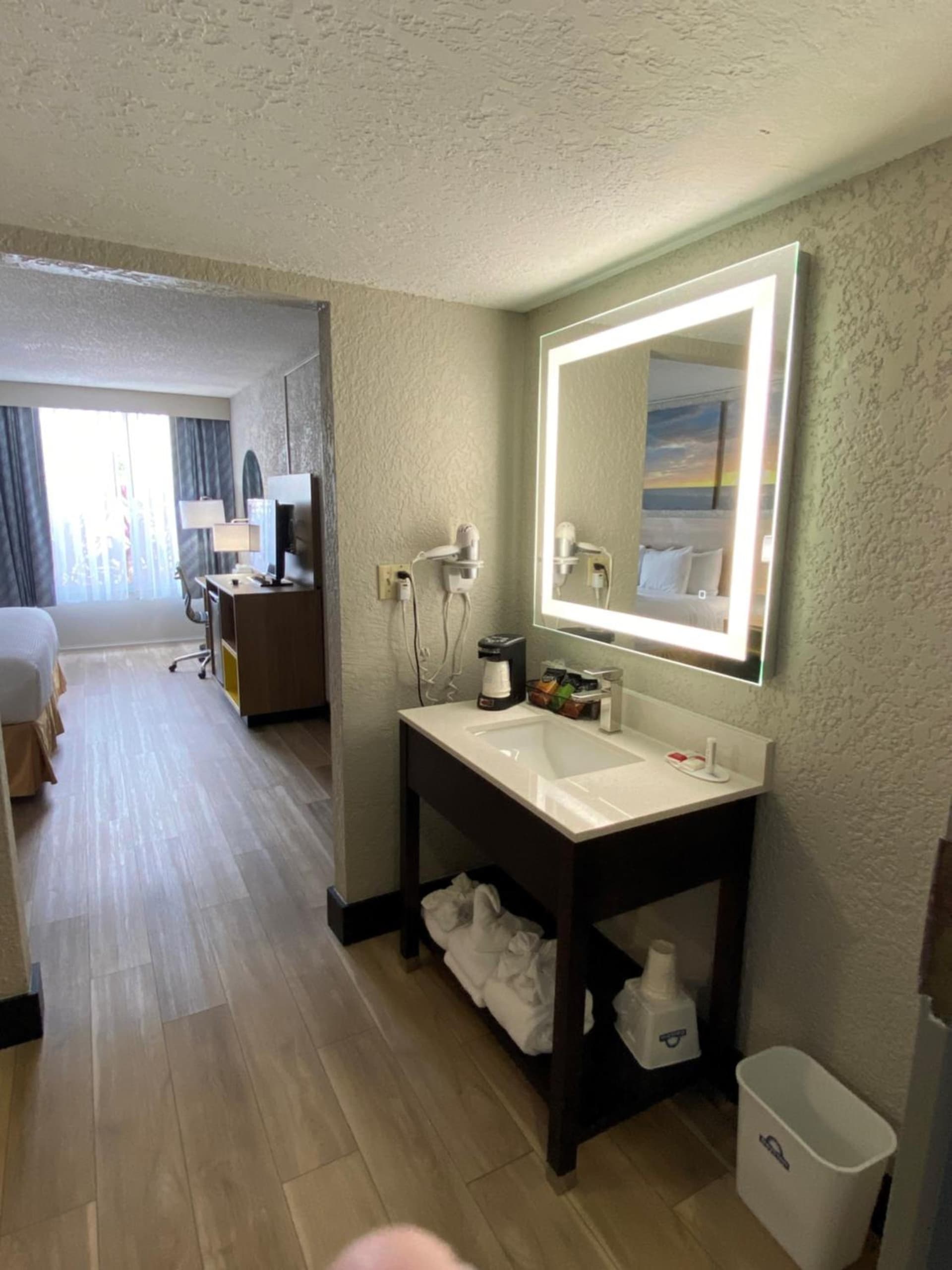 Days Inn & Suites by Wyndham Fort Pierce Midtown gallery photo in Fort Pierce, FL — image 65