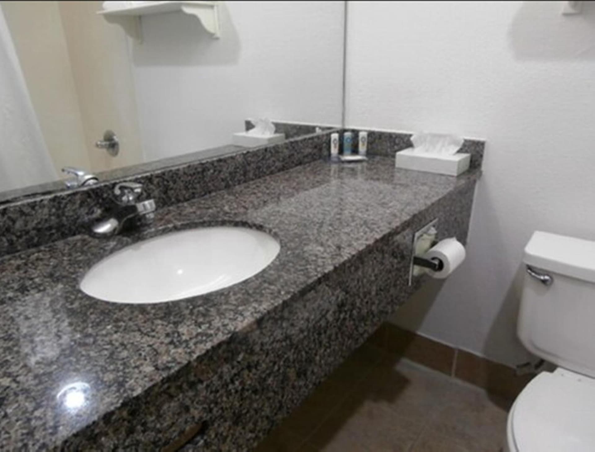 Quality Inn & Suites Kansas City I-435N Near Sports Complex gallery photo in Kansas City, MO — image 7