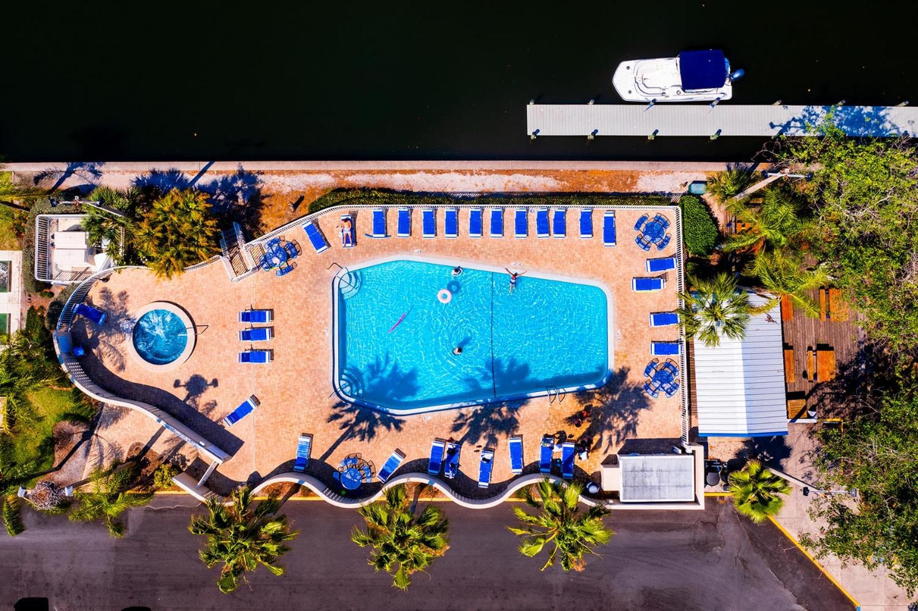 TAMPA BAY, BEACH step away, WIFI, FREE PARKING,POOLS, JACUZZI gallery photo in Ruskin, FL — image 45