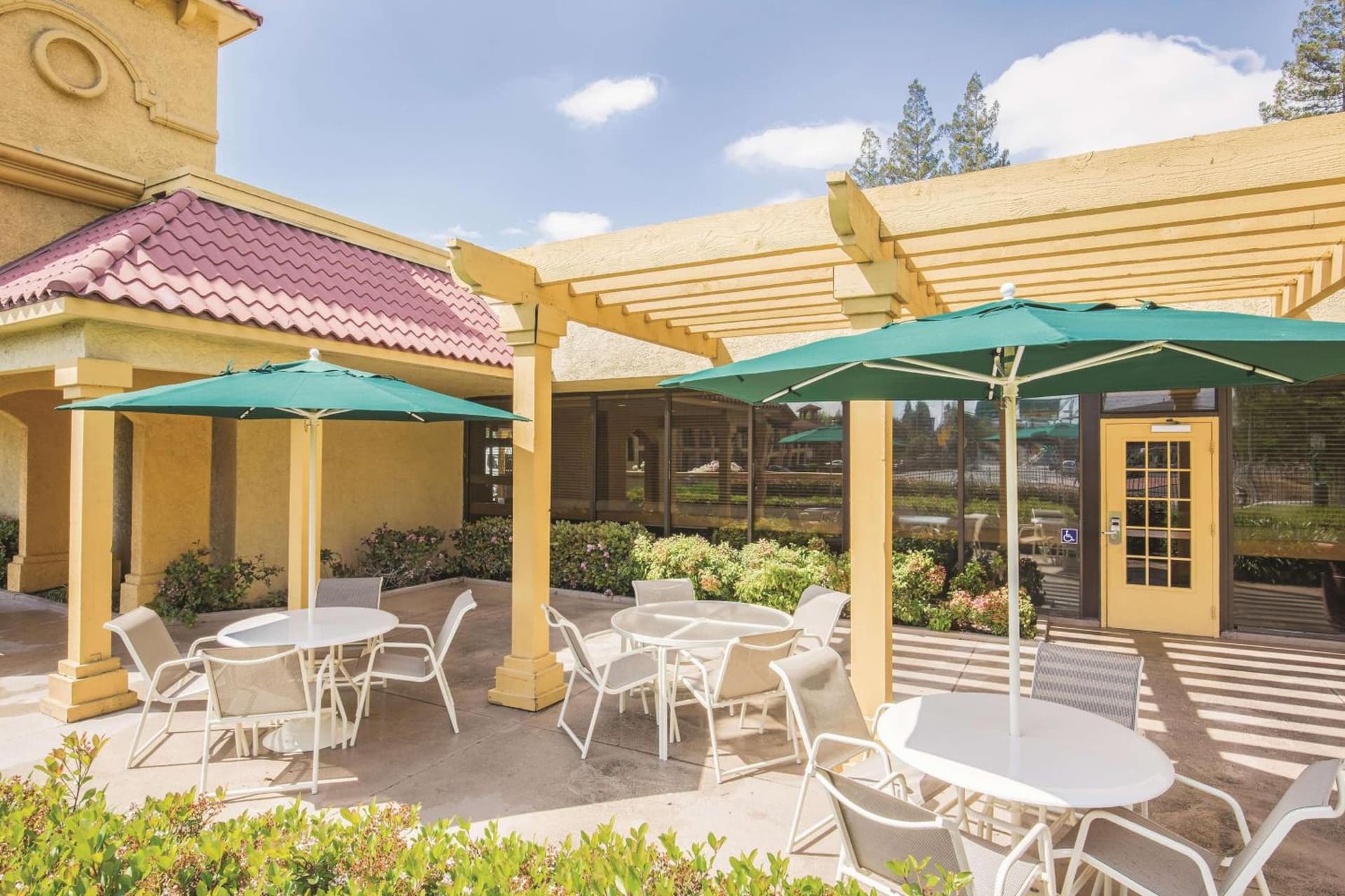 Howard Johnson by Wyndham Sacramento Downtown gallery photo in Sacramento, CA — image 7