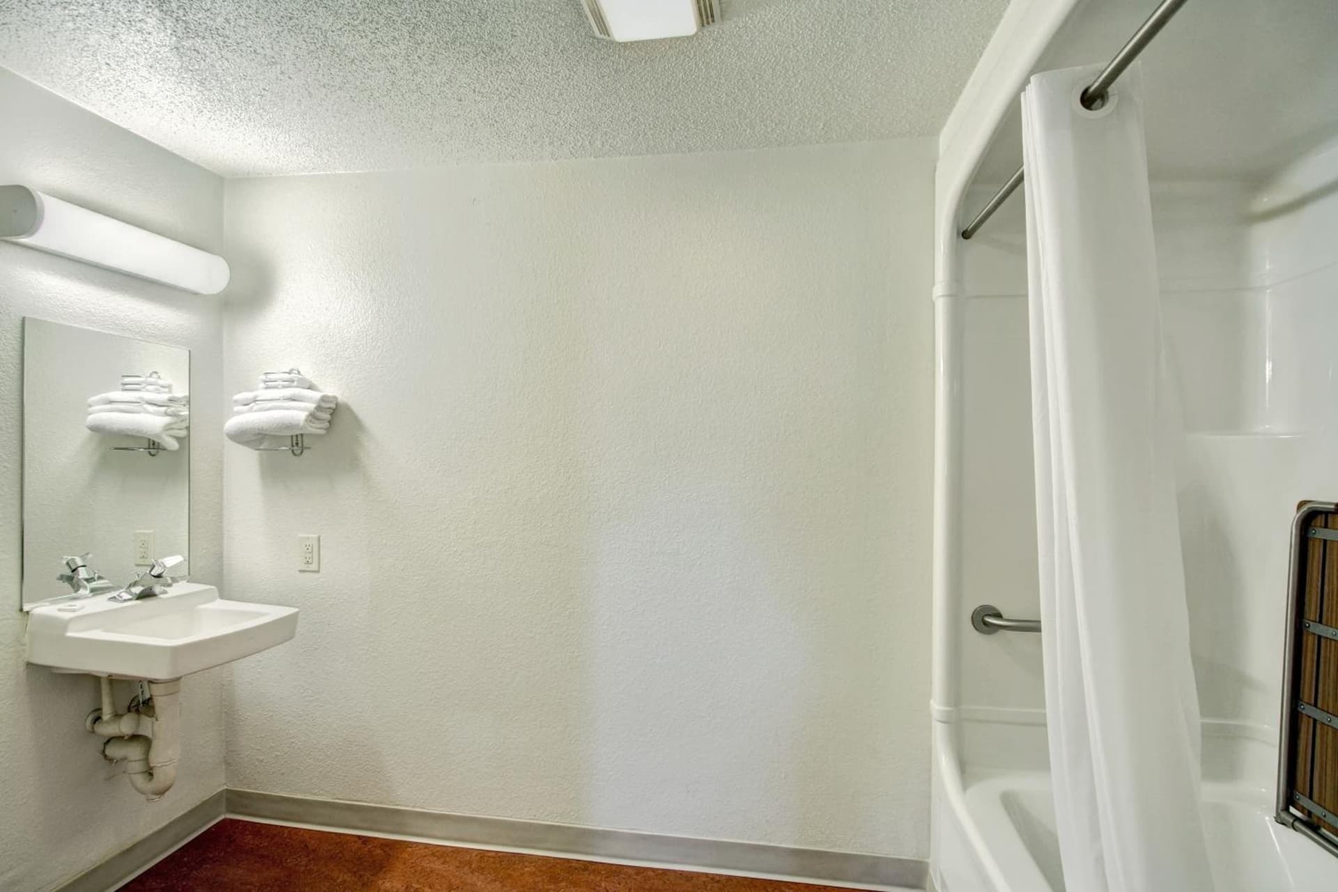 Knights Inn Burlington NC property views in Burlington, NC — gallery photo 3