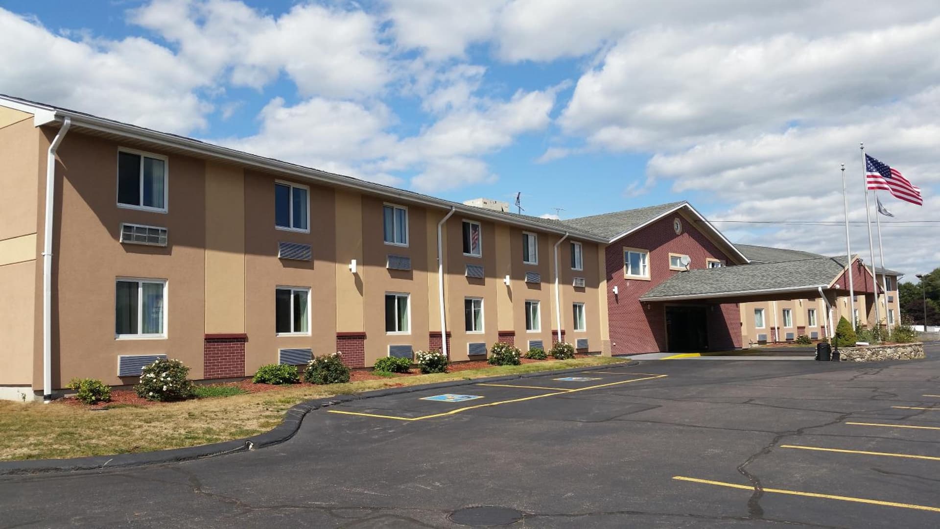 Americas Best Value Inn Foxboro interior in Foxborough — gallery photo 2