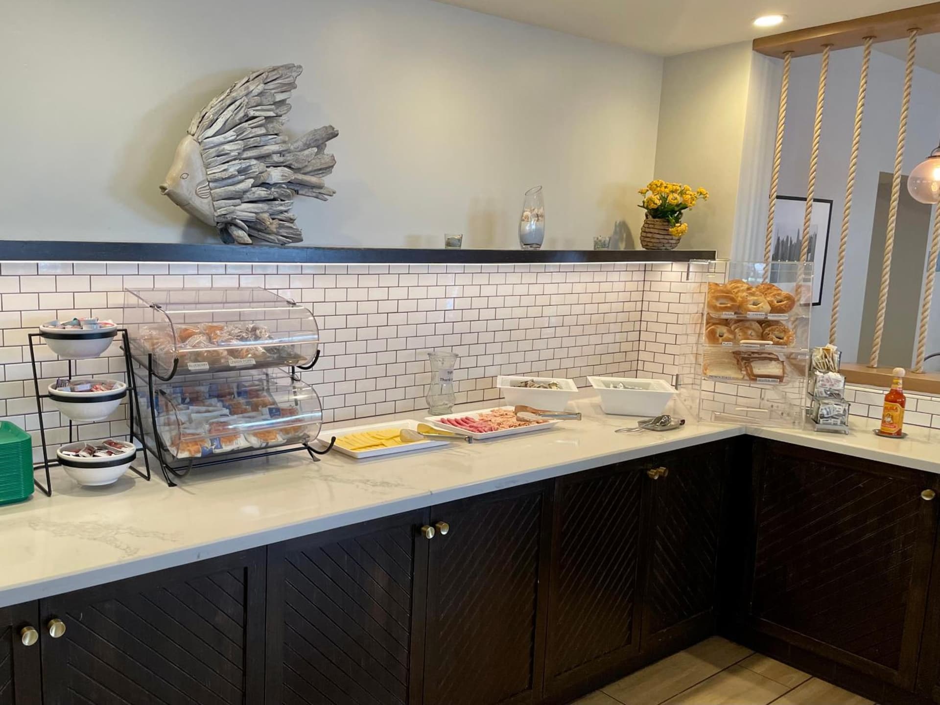 Beachside Inn gallery photo in Santa Barbara, CA — image 50
