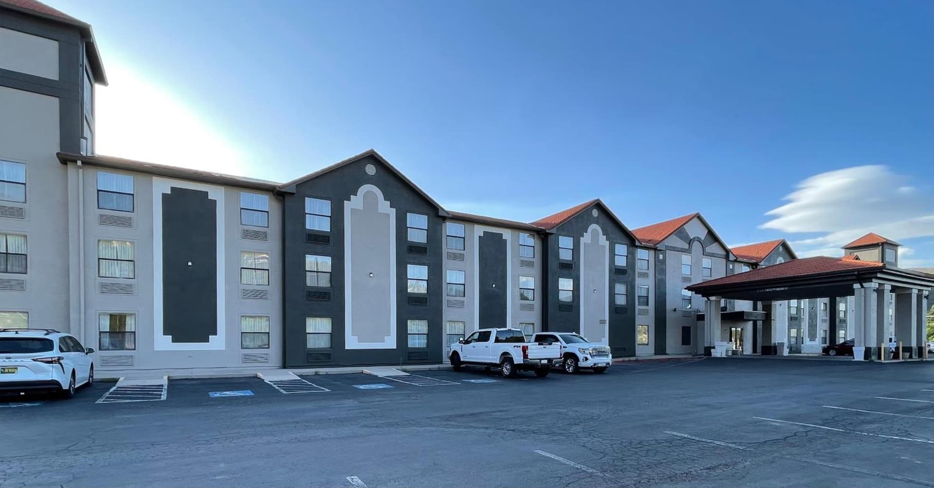 Ruidoso Mountain Inn featured exterior or lobby in Ruidoso, NM — similar hotel