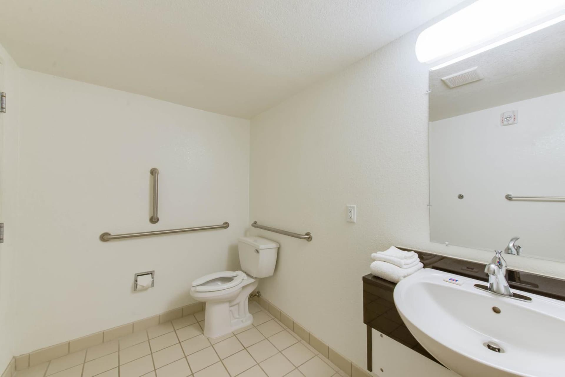 Travelodge by Wyndham Norfolk Airport gallery photo in Norfolk, VA — image 47
