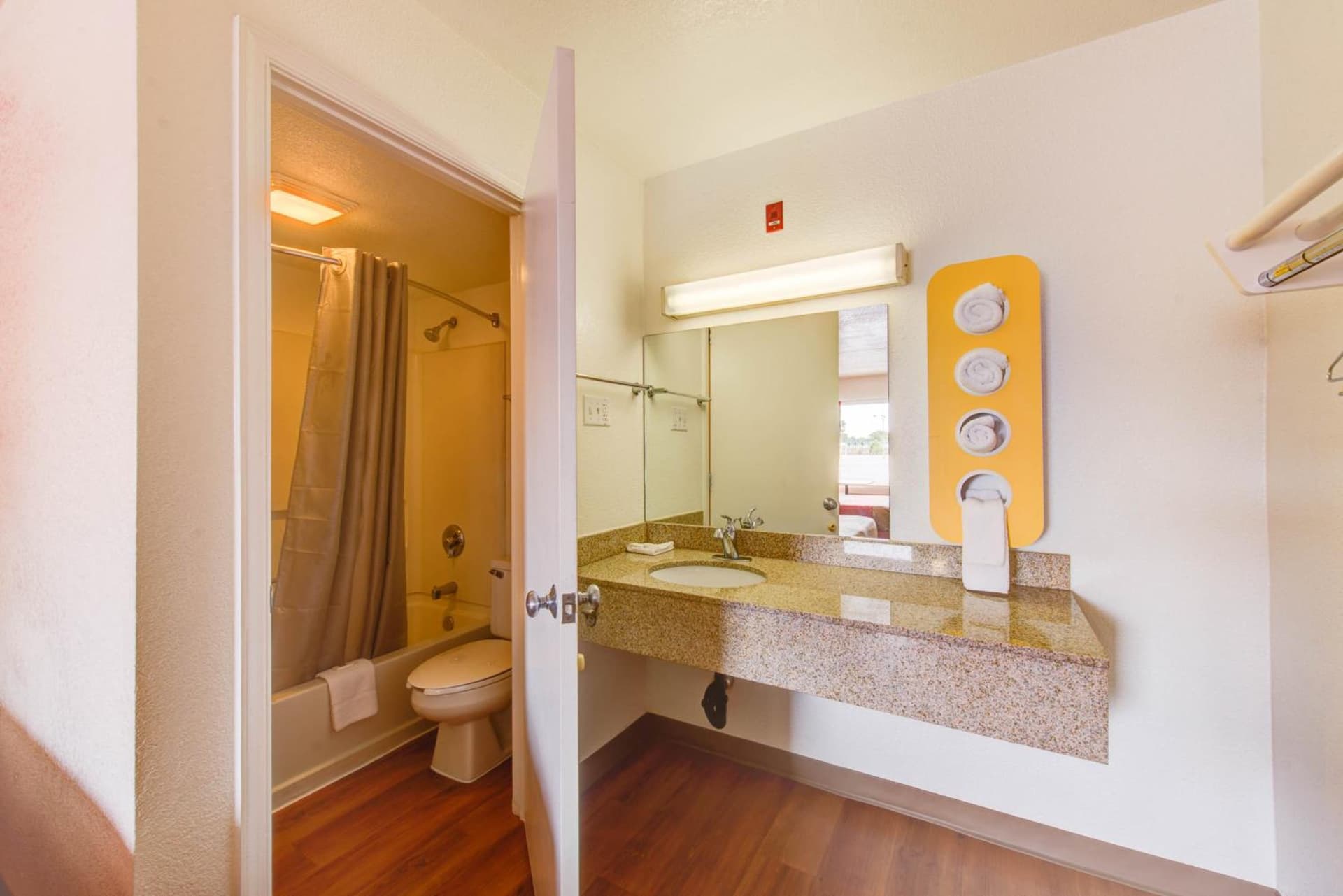 Travelodge by Wyndham Norfolk Airport gallery photo in Norfolk, VA — image 46