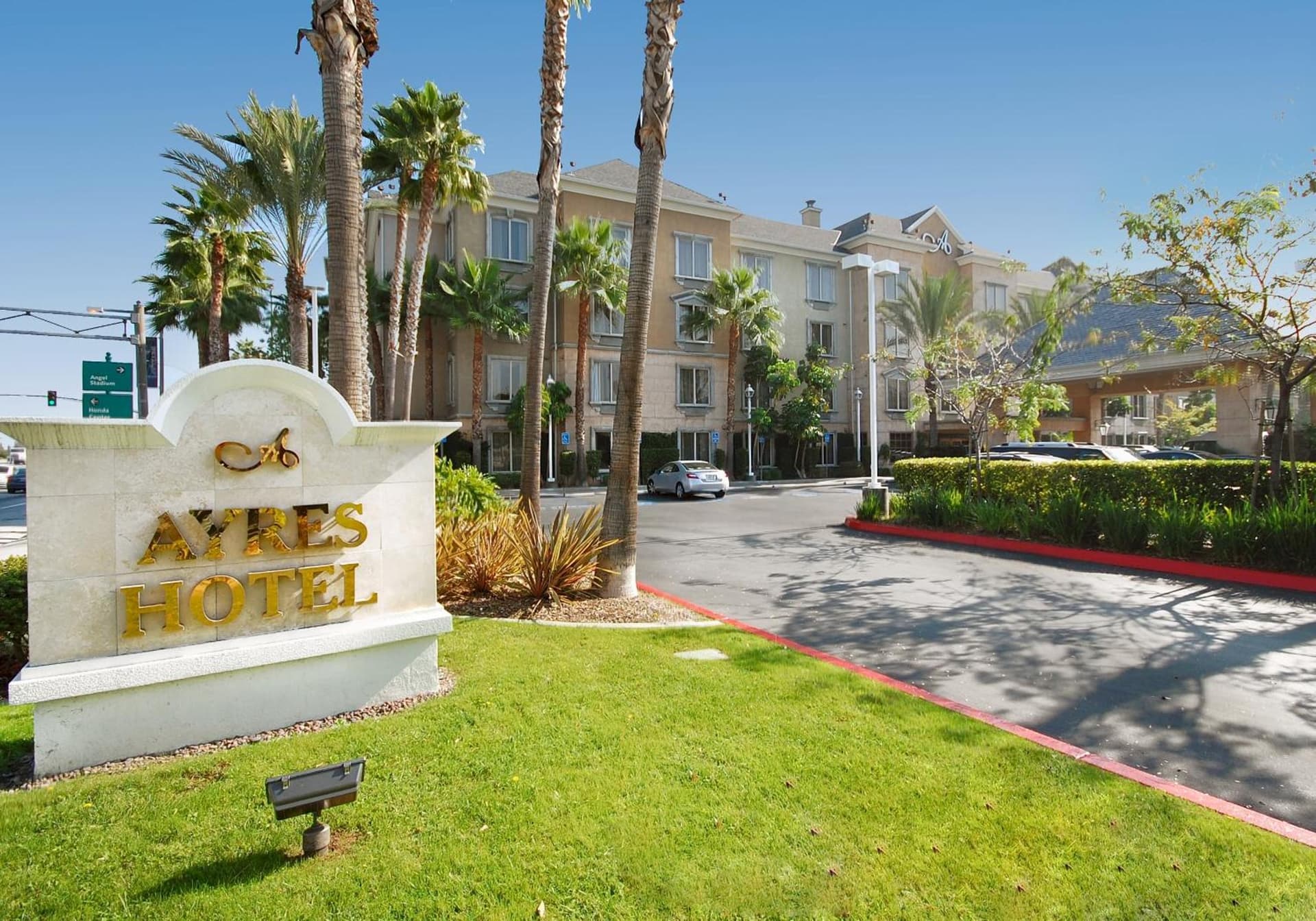 Ayres Hotel Anaheim gallery photo in Anaheim, CA — image 10