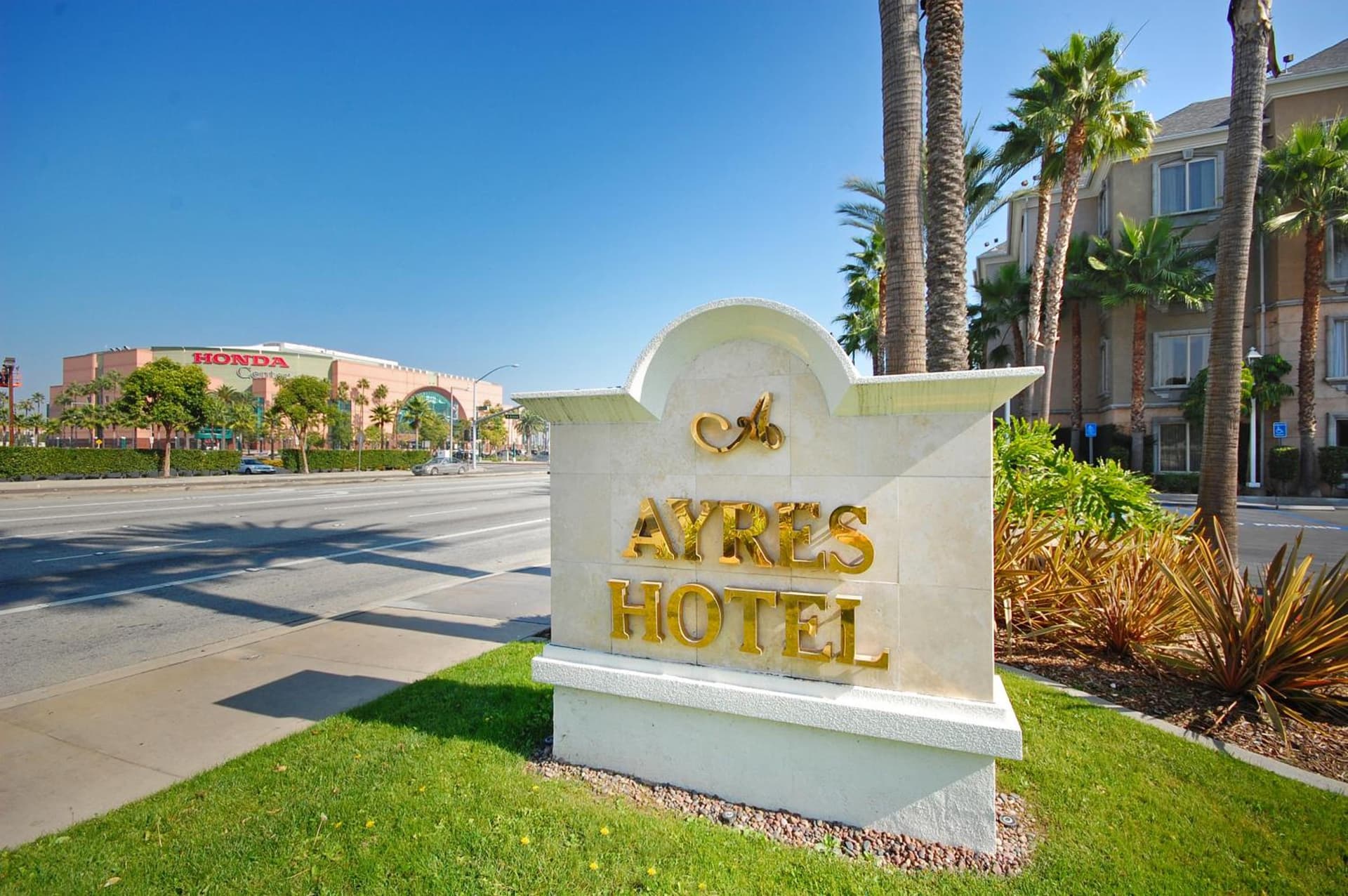 Ayres Hotel Anaheim — hotel in Anaheim, California