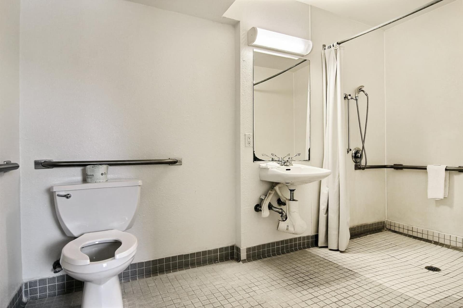 Travelodge by Wyndham Raton property views in Raton, NM — gallery photo 3