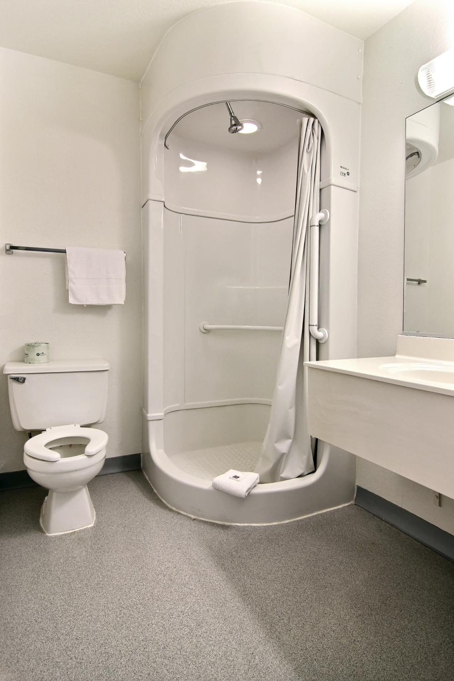 Travelodge by Wyndham Raton interior in Raton, NM — gallery photo 2