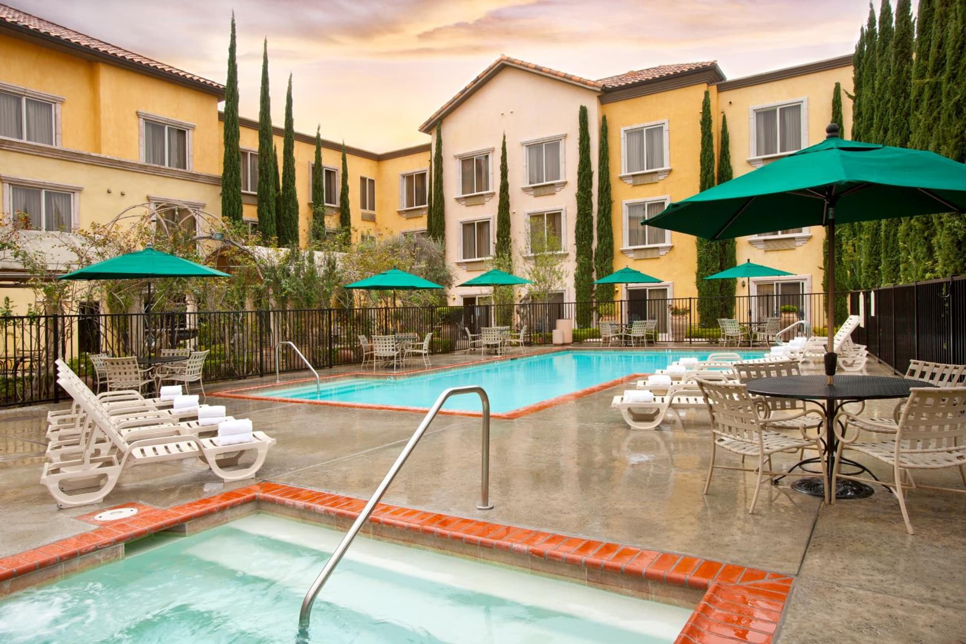 Ayres Hotel Laguna Woods - Aliso Viejo interior in Laguna Woods, CA — gallery photo 2