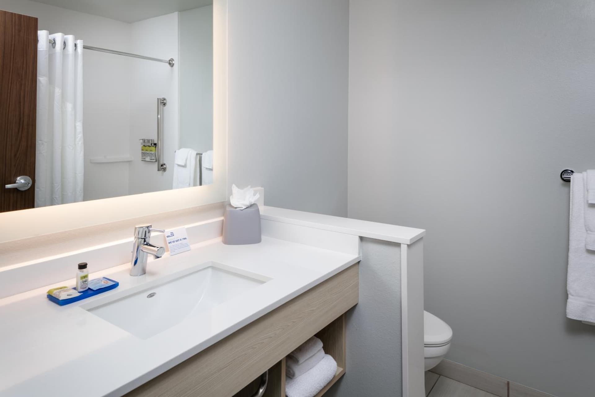 Holiday Inn Express & Suites - Bend South by IHG interior in Bend, OR — gallery photo 2