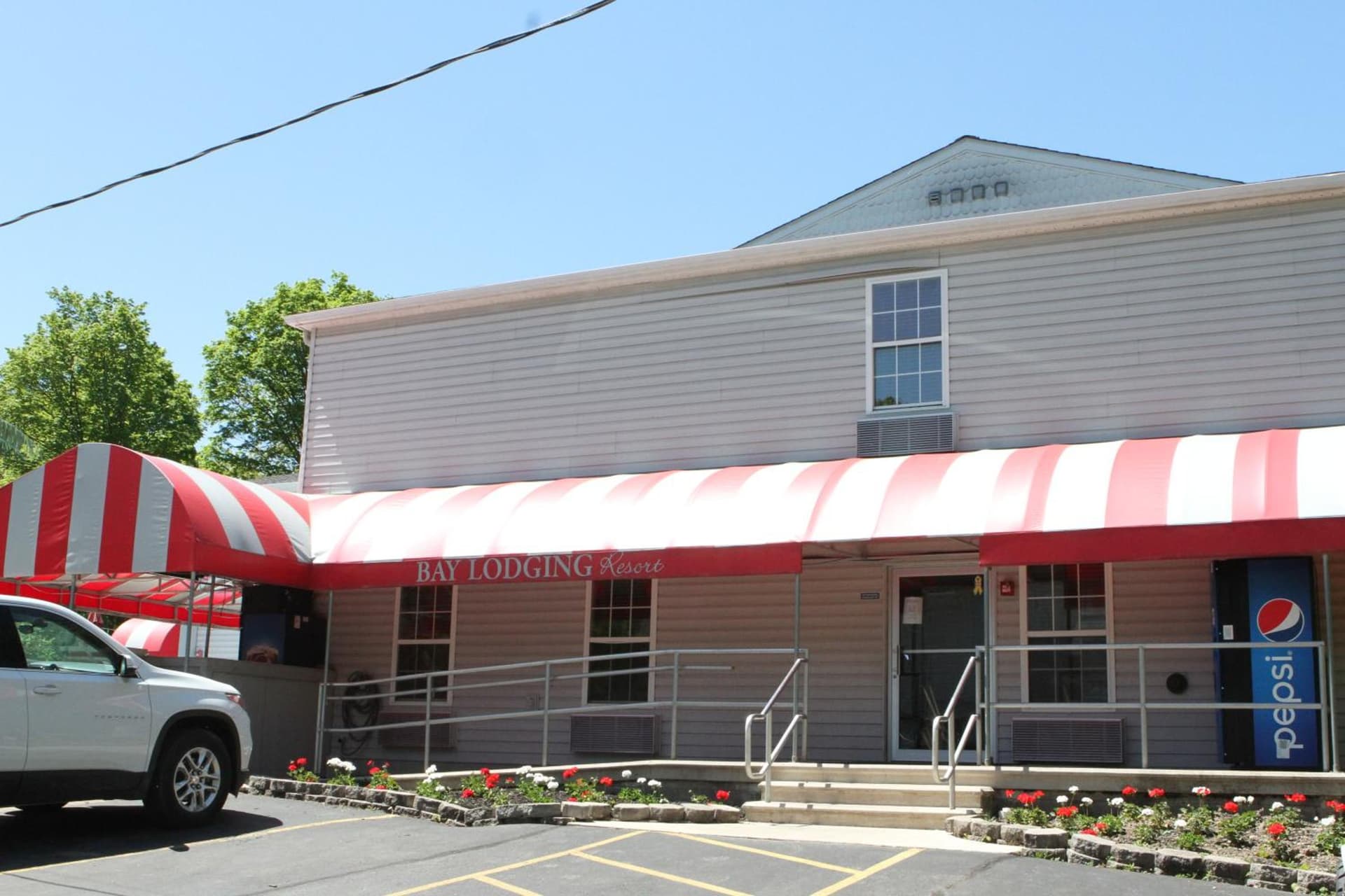 Bay Lodging Resort featured exterior or lobby in Put-in-Bay, OH — similar hotel