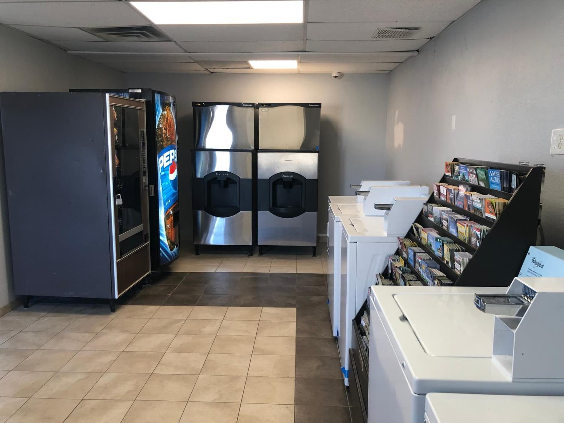 Days Inn by Wyndham Indianapolis South property views in Indianapolis, IN — gallery photo 3