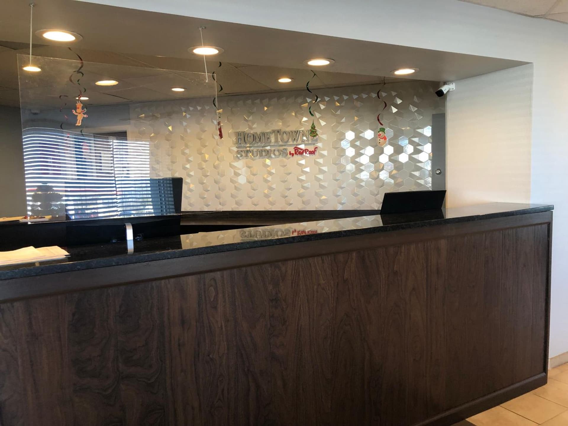 Days Inn by Wyndham Indianapolis South interior in Indianapolis, IN — gallery photo 2