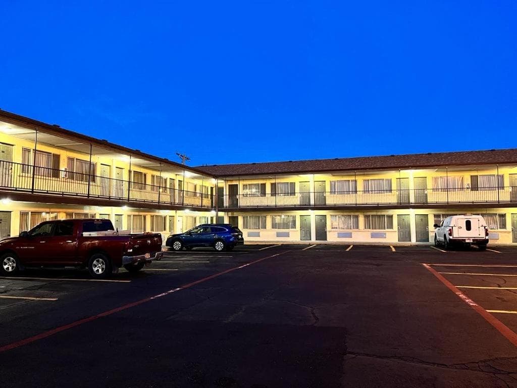 Budget Inn & Suites interior in Amarillo, TX — gallery photo 2