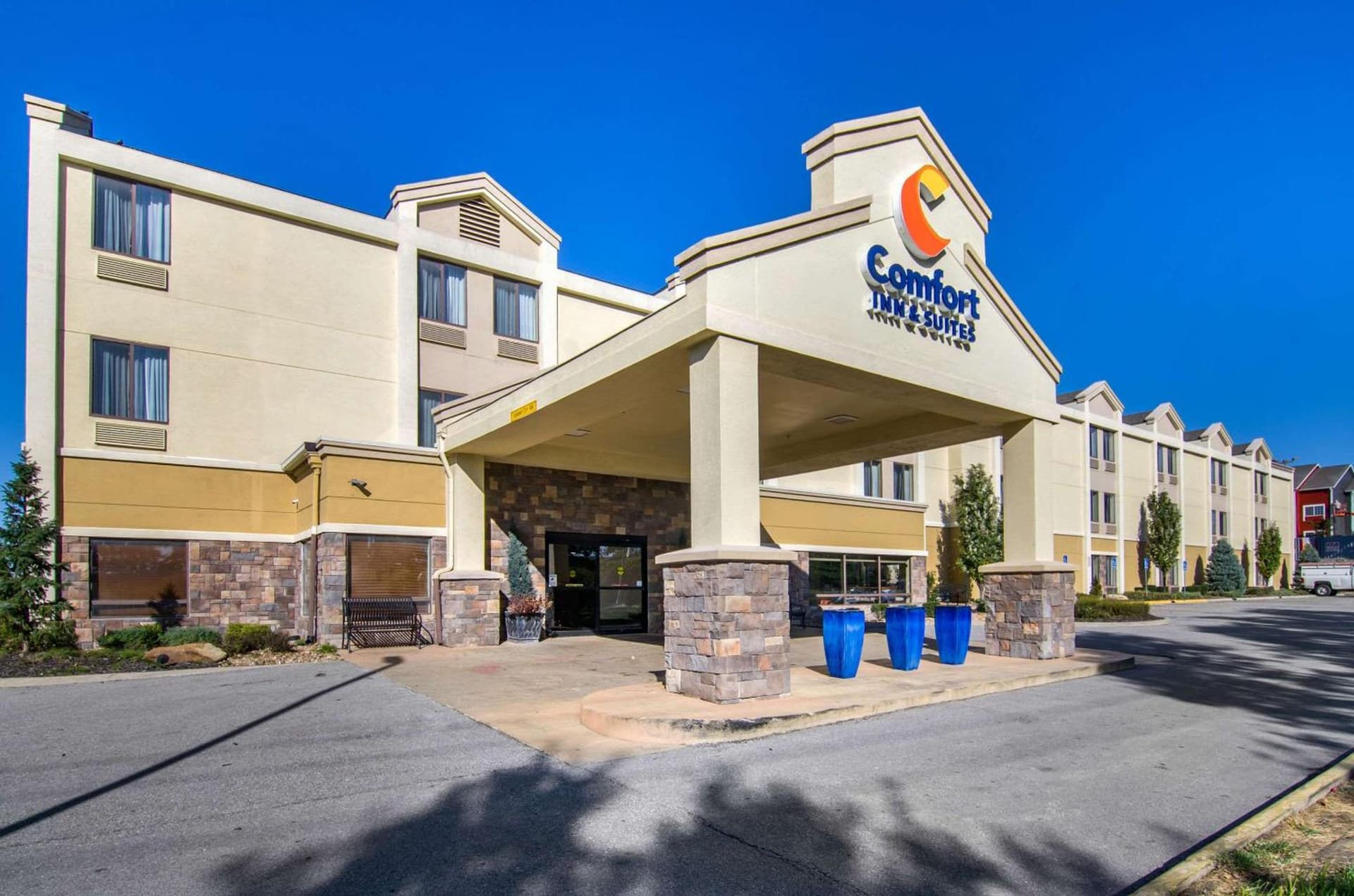 Comfort Inn & Suites Kansas City - Northeast interior in Kansas City, MO — gallery photo 2
