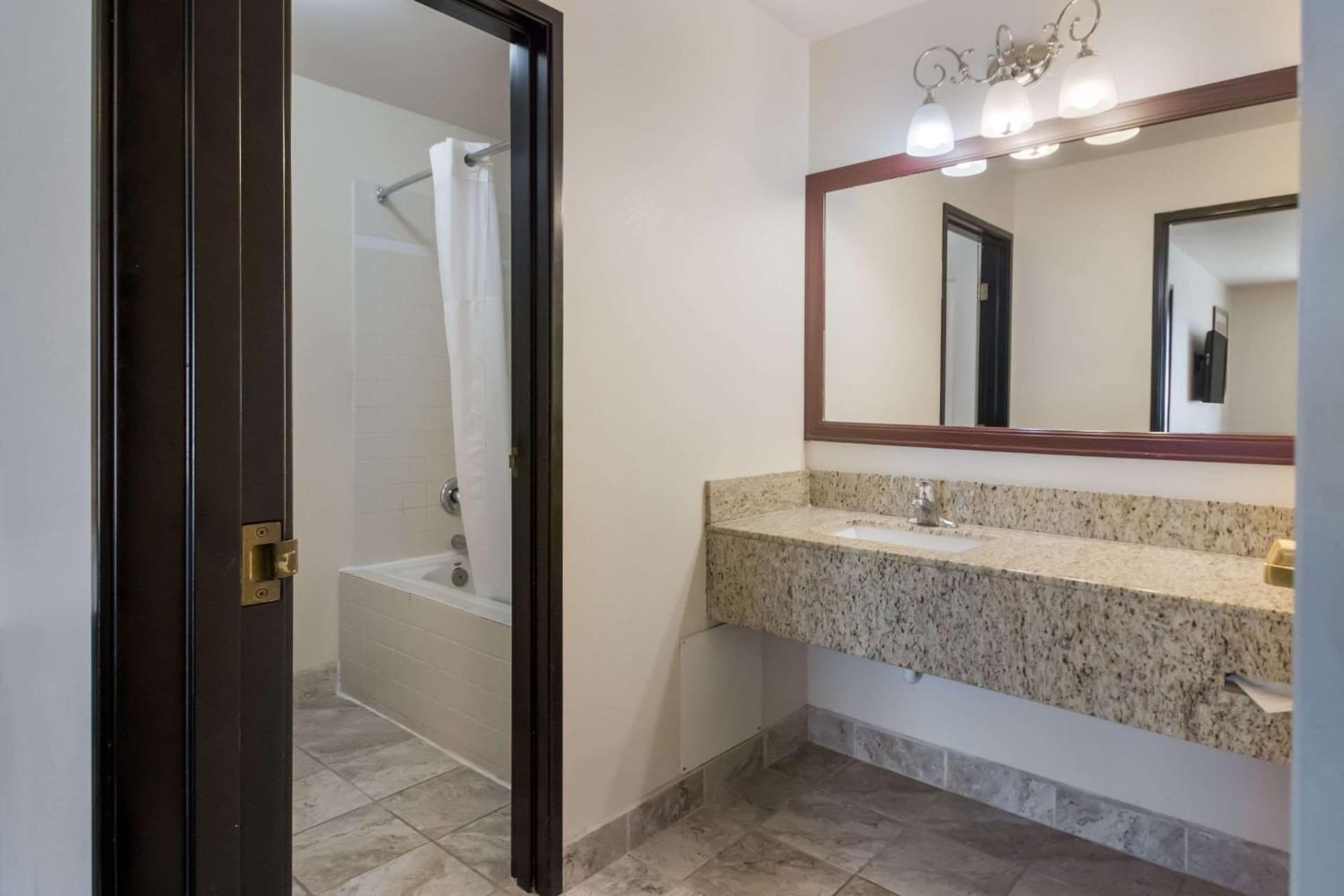 Quality Inn & Suites Salt Lake City Airport West gallery photo in Salt Lake City, UT — image 4