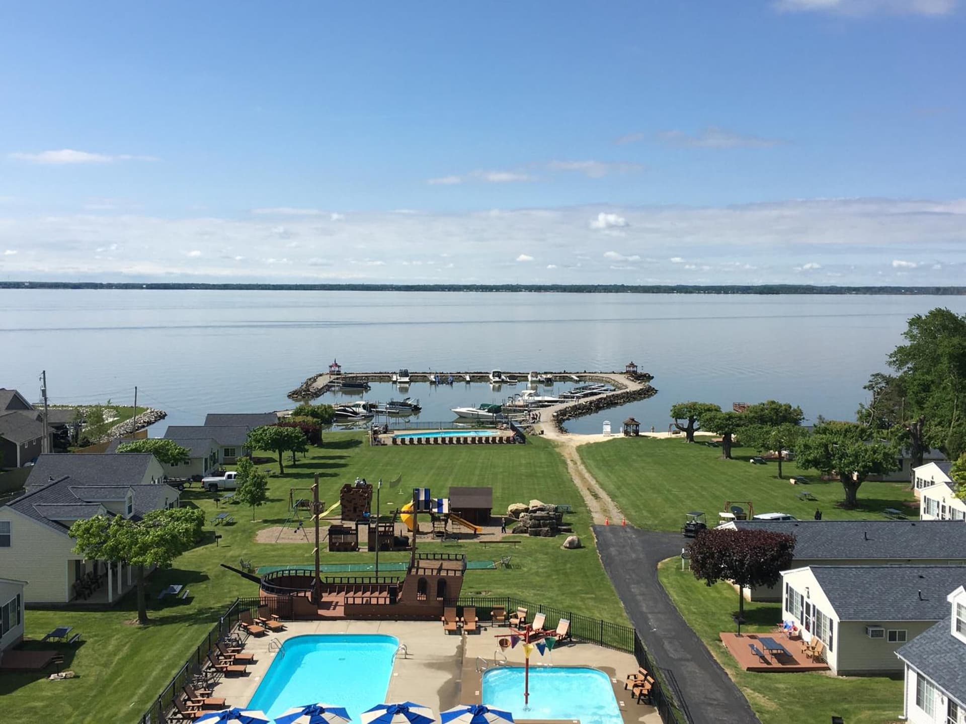 South Beach Resort Hotel gallery photo in Marblehead, OH — image 21
