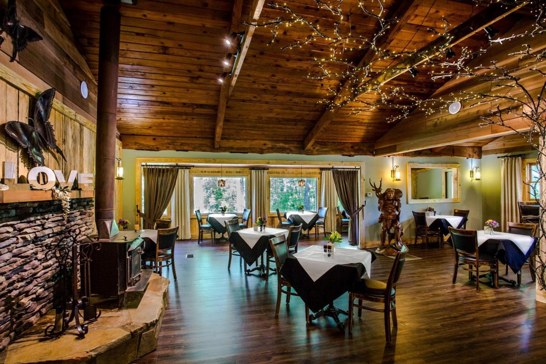 Forrest Hills Mountain Resort interior in Dahlonega, GA — gallery photo 2