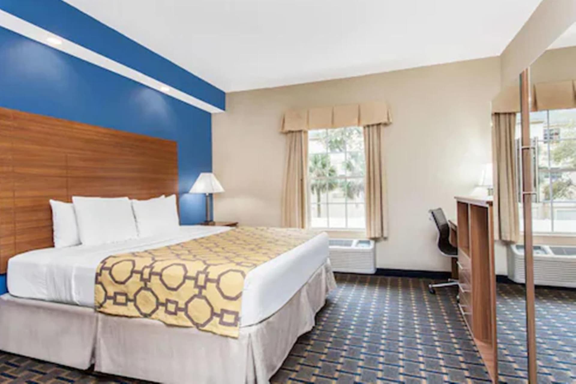 Baymont by Wyndham Jacksonville/Butler Blvd property views in Jacksonville, FL — gallery photo 3