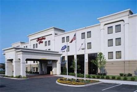 Hampton Inn Linden property views in Linden, NJ — gallery photo 3