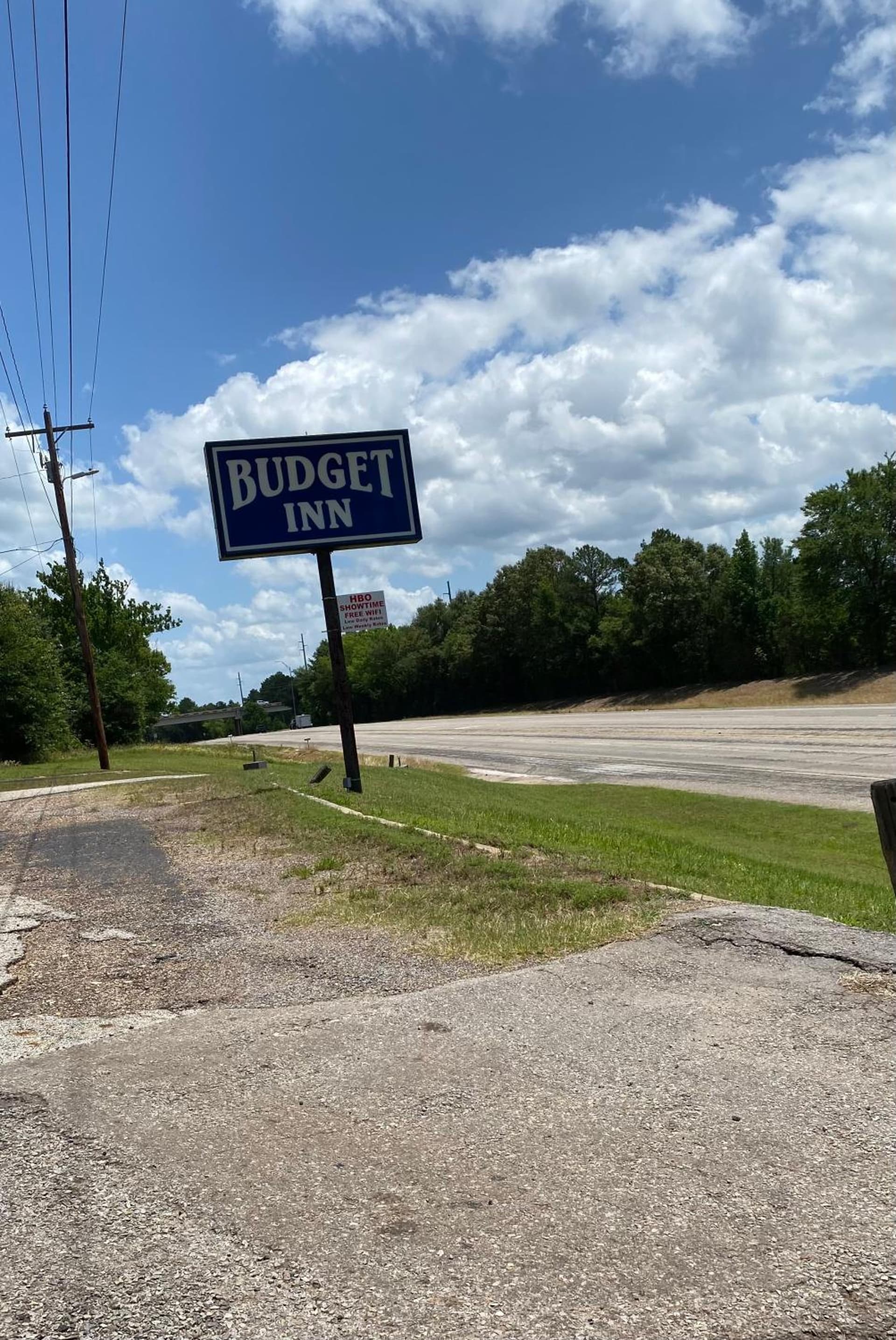 Budget Inn interior in Mineola, TX — gallery photo 2