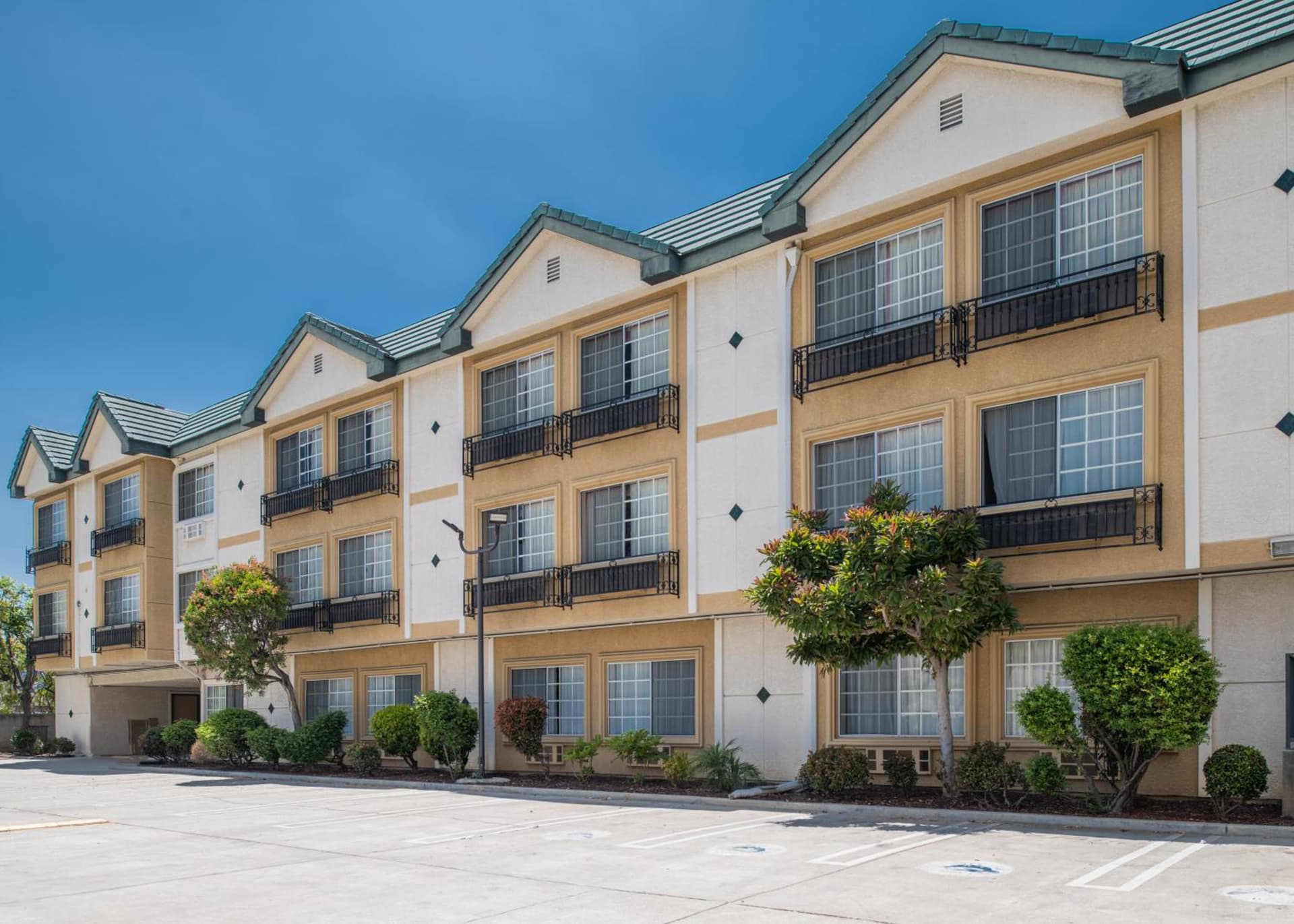 Glendale Hotel property views in Glendale, CA — gallery photo 3