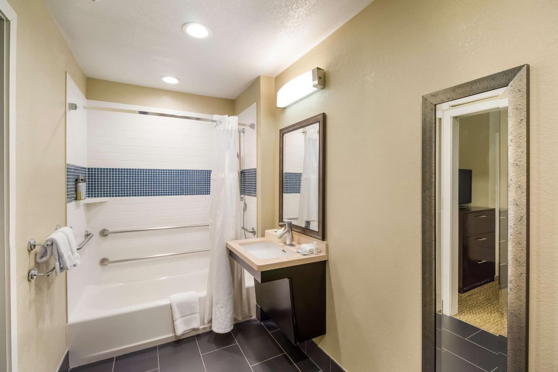 Sonesta ES Suites Torrance Redondo Beach gallery photo in Torrance, CA — image 16