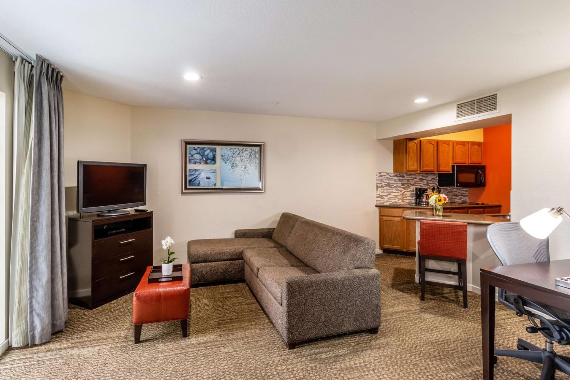 Sonesta ES Suites Torrance Redondo Beach property views in Torrance, CA — gallery photo 3