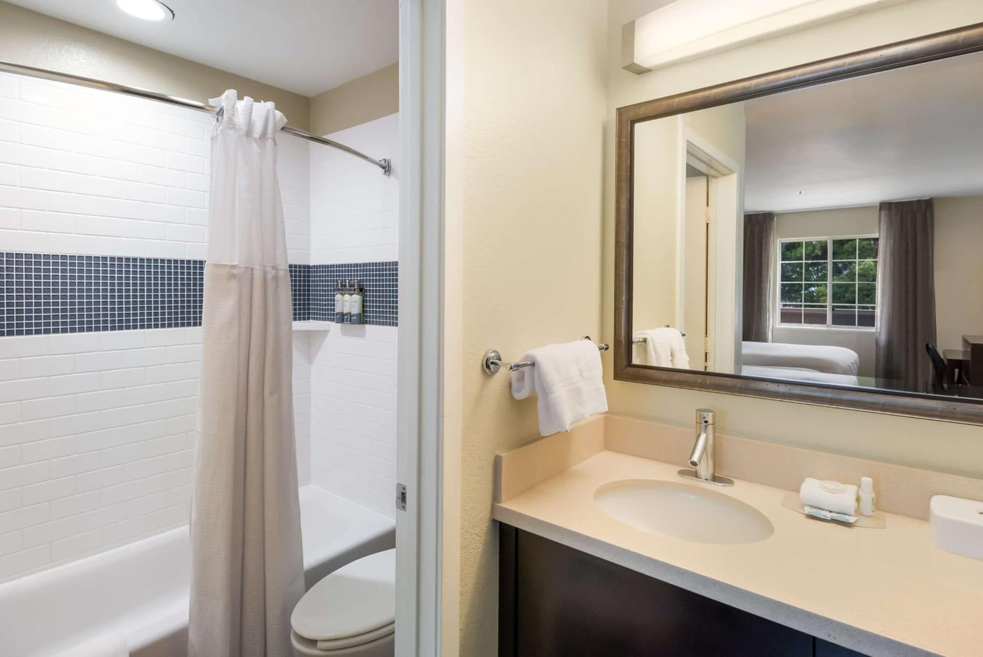 Sonesta ES Suites Torrance Redondo Beach gallery photo in Torrance, CA — image 17