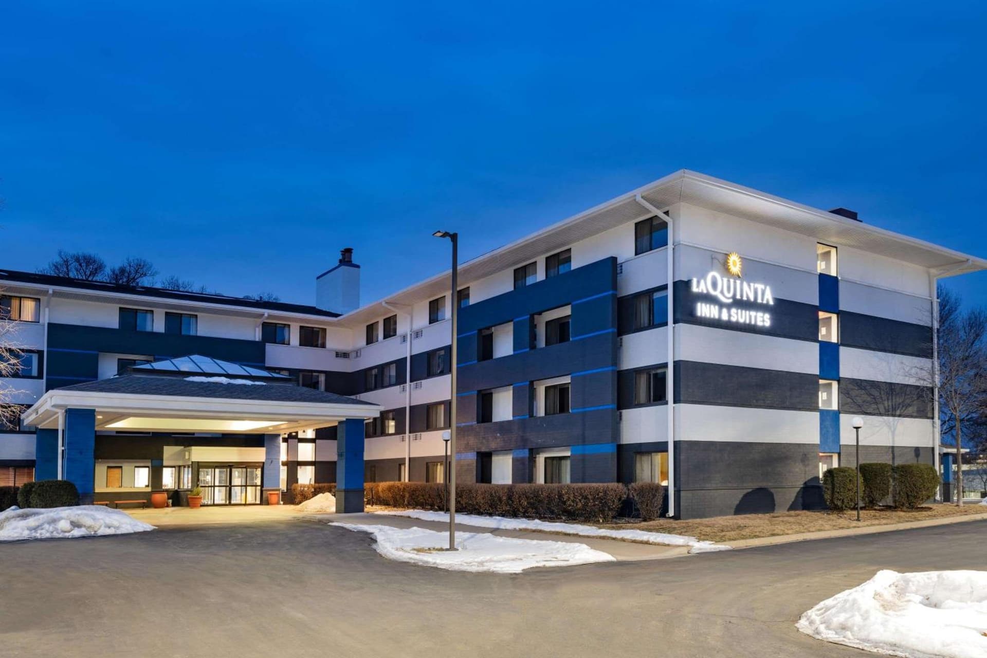 La Quinta by Wyndham Minneapolis-Minnetonka interior in Minnetonka, MN — gallery photo 2