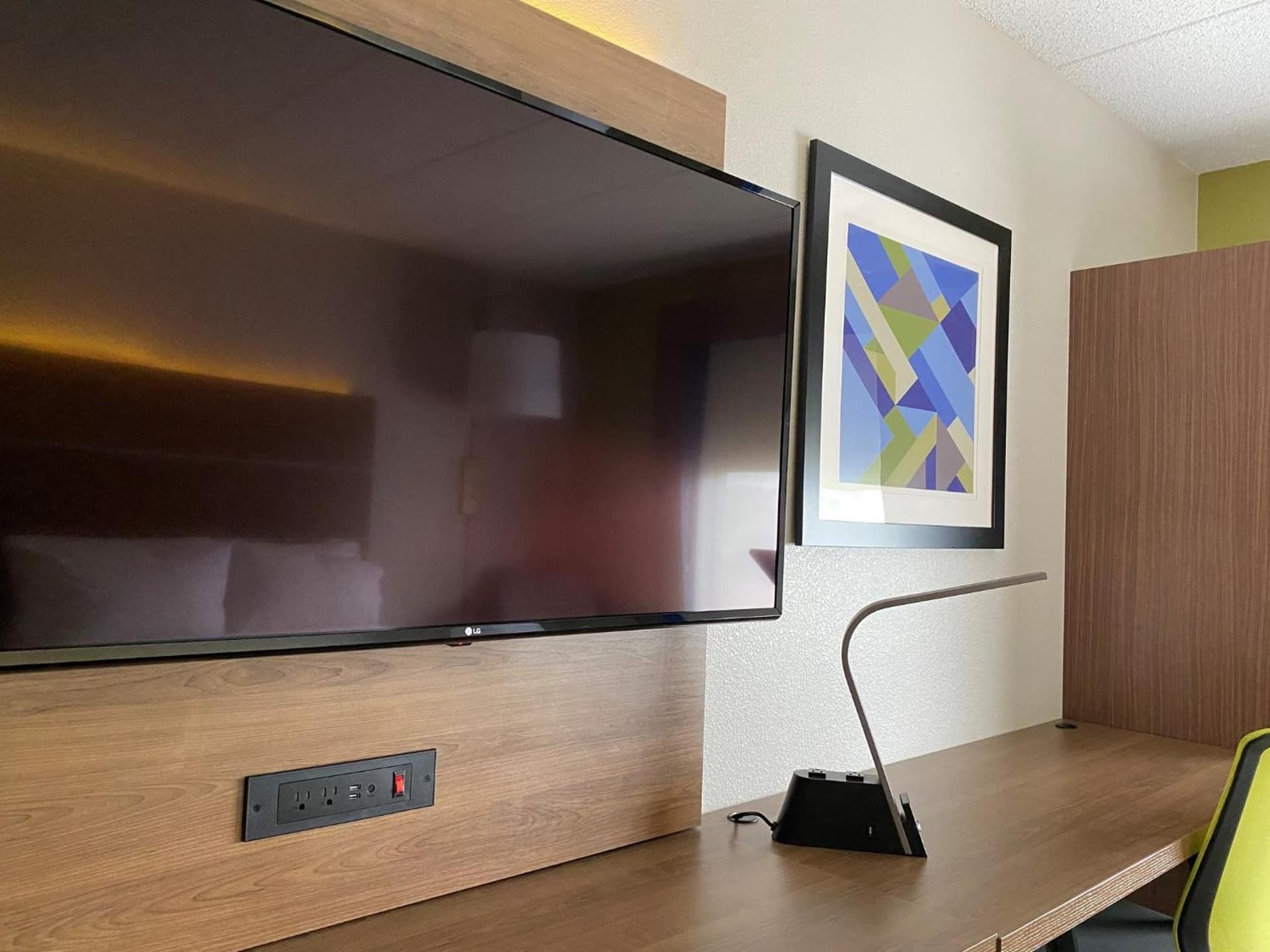 Holiday Inn Express Hotel & Suites Fort Wayne by IHG gallery photo in Fort Wayne, IN — image 23