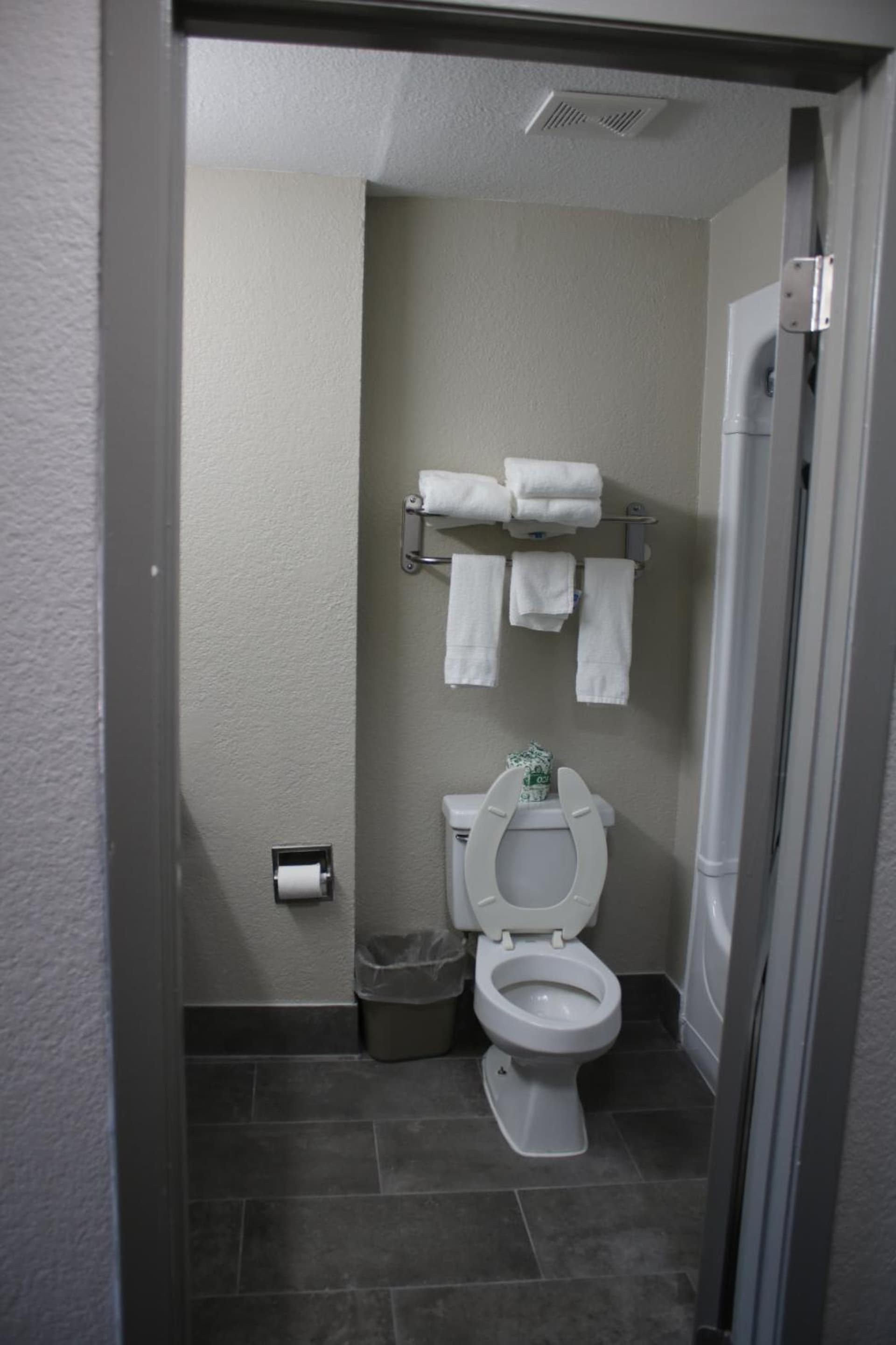 Days Inn by Wyndham Waco University Area gallery photo in Waco, TX — image 69